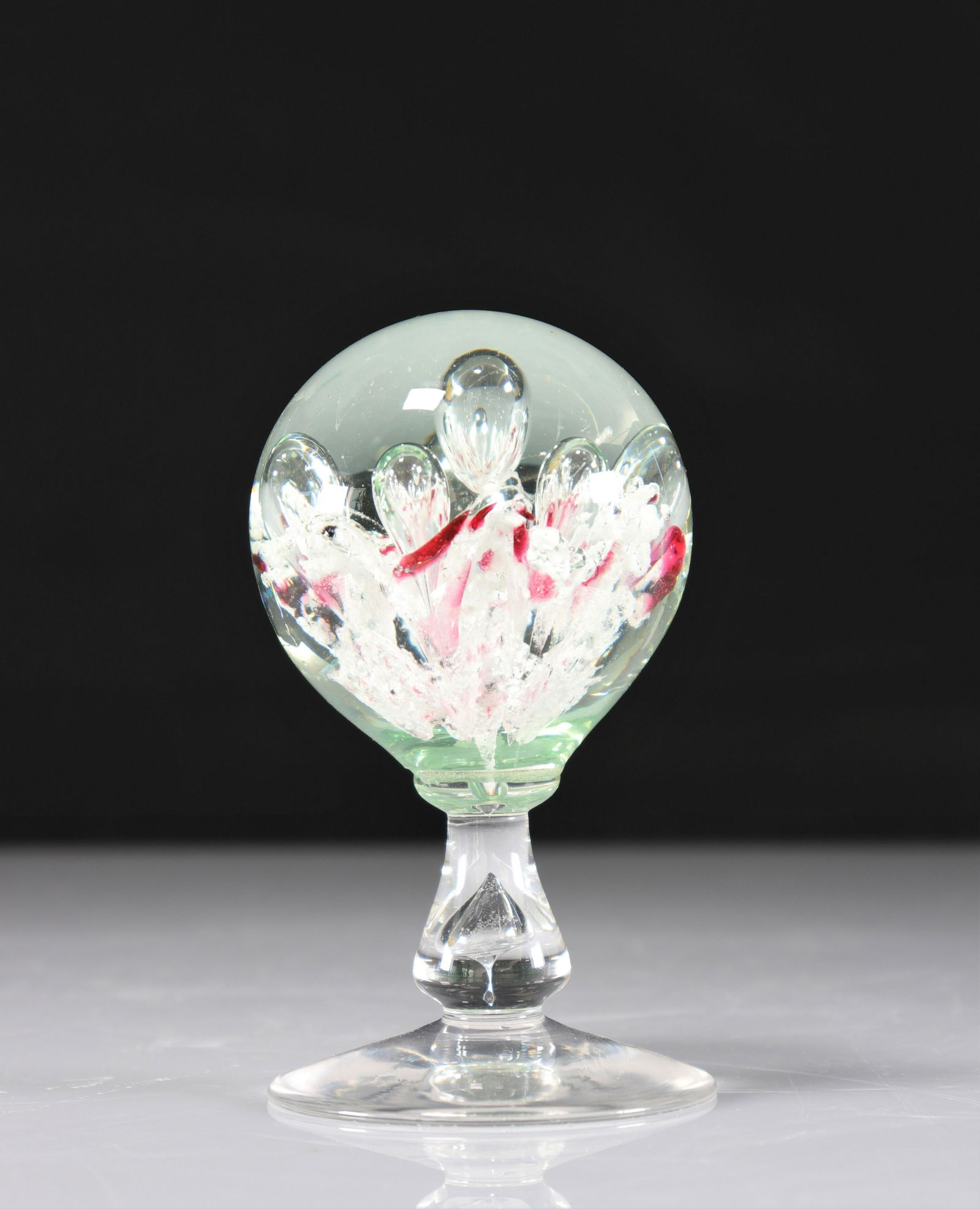 Val Saint-Lambert Paperweight: Val Saint-Lambert Paperweight - Weight: 780 g - Sizes: H=135mm L=85mm - Condition: good condition - Author / artist: Val Saint Lambert