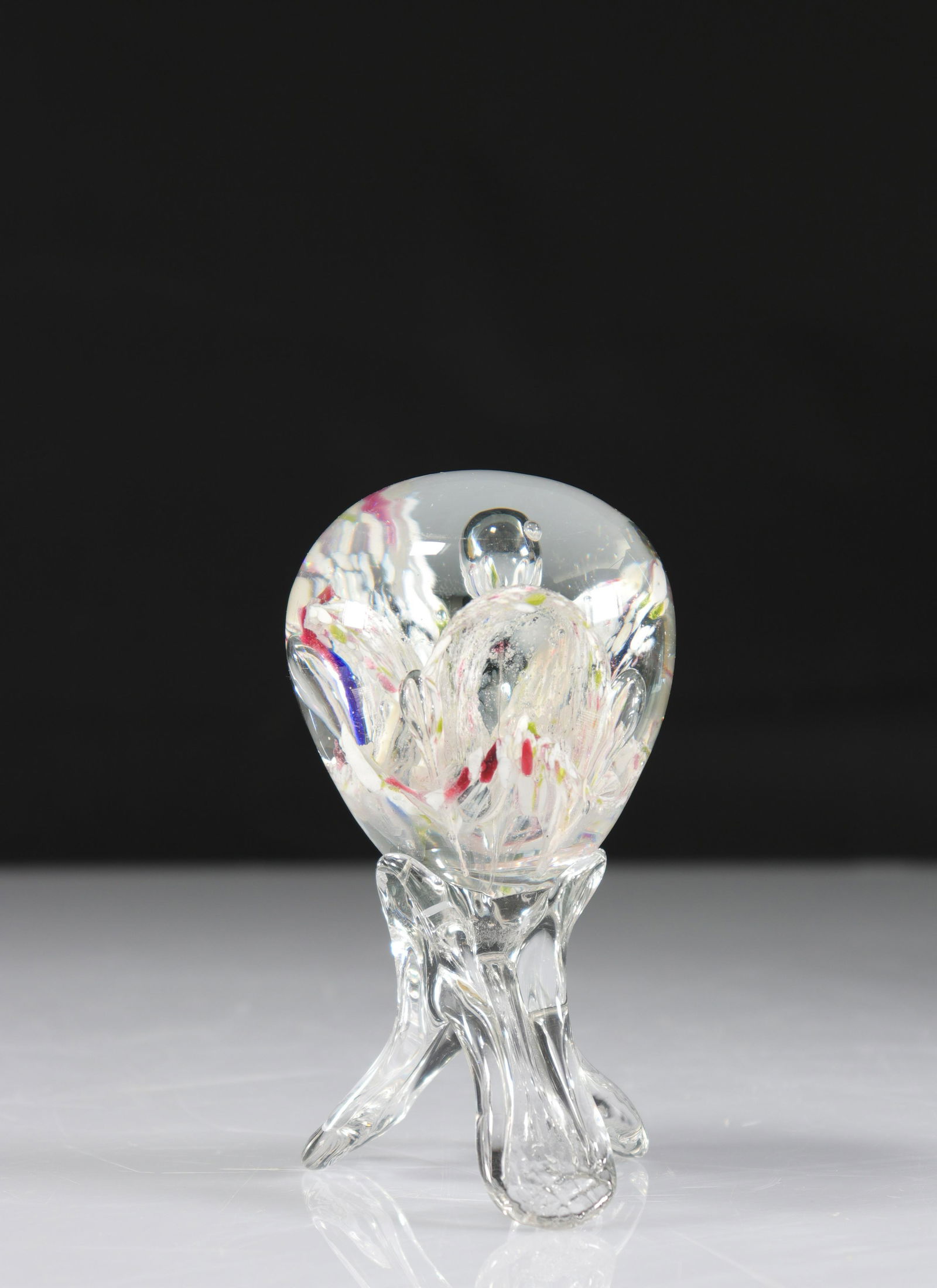 Paperweight. Val Saint-Lambert. tripod: Paperweight. Val Saint-Lambert. tripod - Weight: 660 g - Sizes: H= 145mm L=75mm - Condition: good condition - Author / artist: Val Saint Lambert