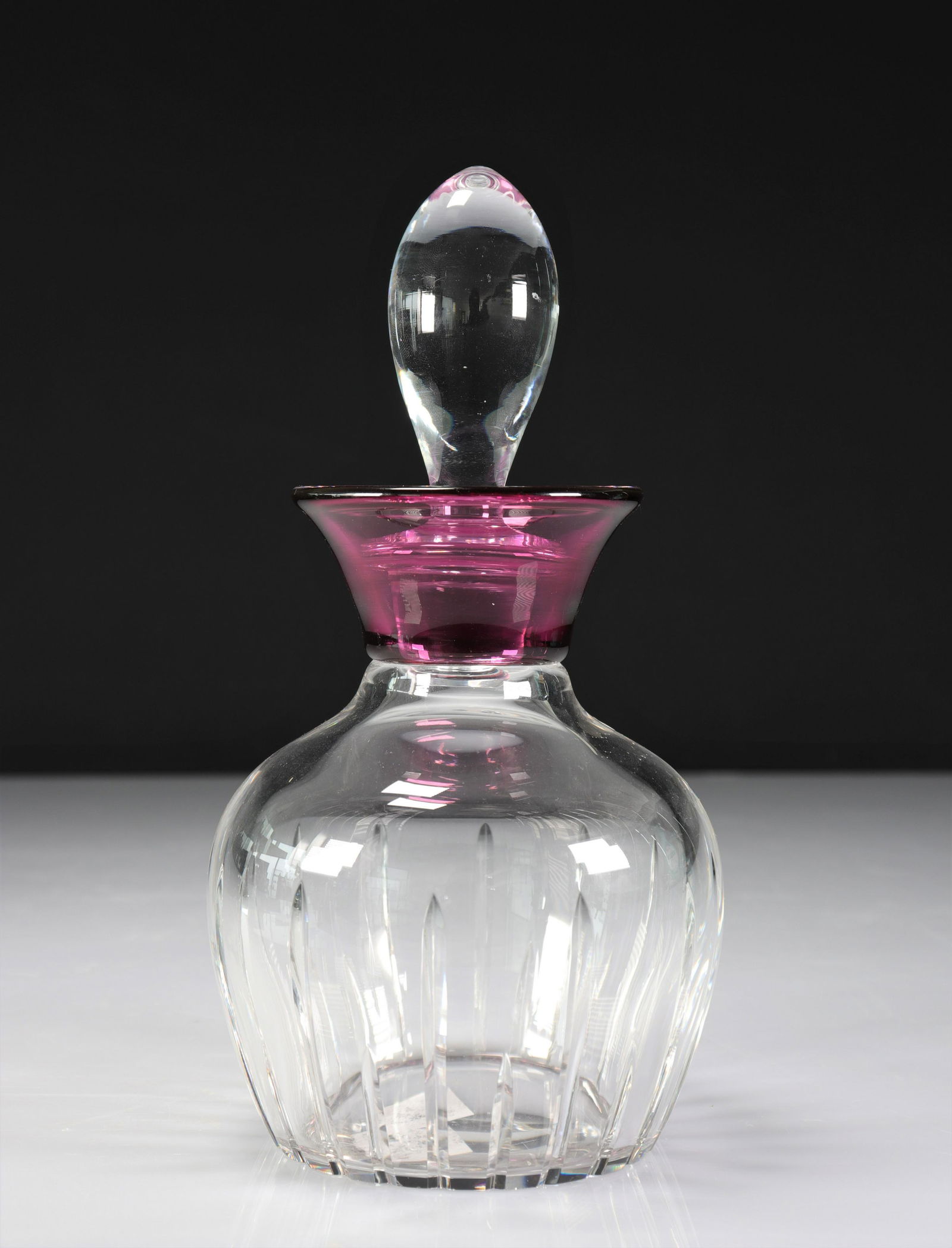 V.S.L carafe: V.S.L carafe - Weight: 1.50 kg - Sizes: H 250 D 130 - Condition: good condition - Author / artist: Val Saint Lambert
