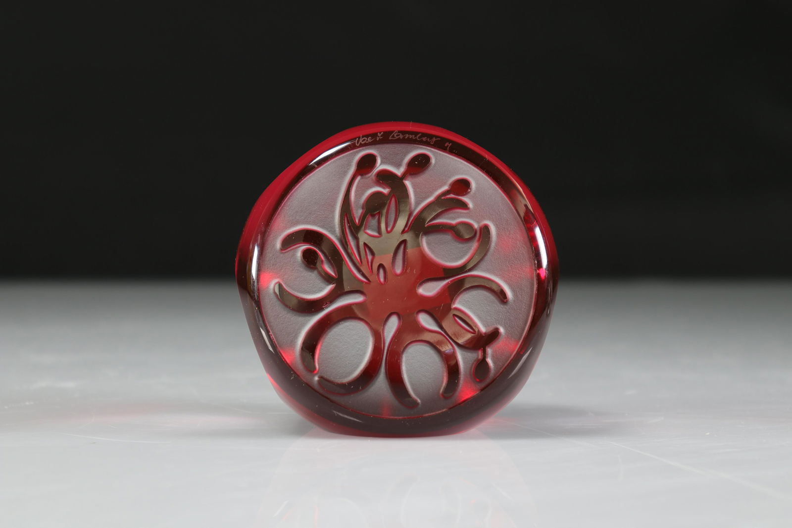 Paperweight. Val Saint-Lambert 1975: Paperweight. Val Saint-Lambert 1975 - Weight: 910 g - Sizes: H=55mm L=85mm - Condition: good condition - Author / artist: Val Saint Lambert