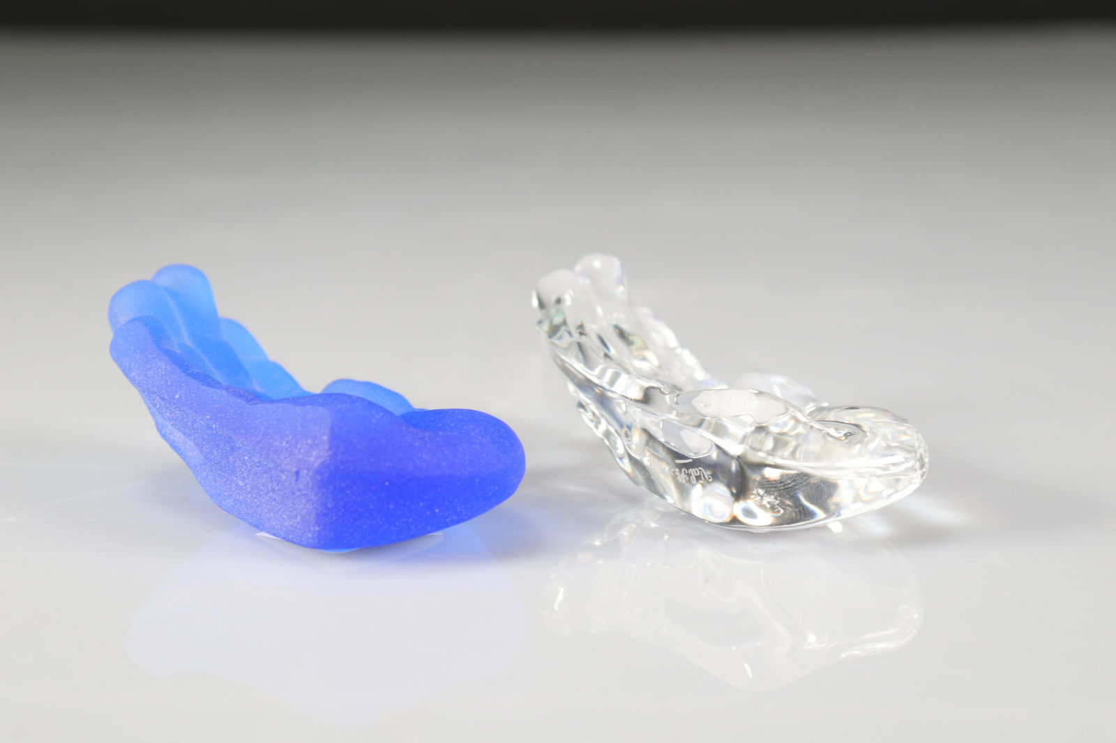 Pair of 2 hands. Val Saint-Lambert: Pair of 2 hands. Val Saint-Lambert - Weight: 195 g - Sizes: Divers - Condition: good condition - Author / artist: Val Saint Lambert