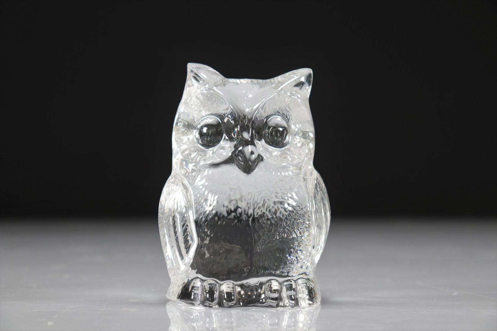 Val Saint-Lambert statue. Owl: Val Saint-Lambert statue. Owl - Weight: 650 g - Region: Belgique - Sizes: H 100 L 70 - Condition: good condition - Author / artist: Val Saint Lambert