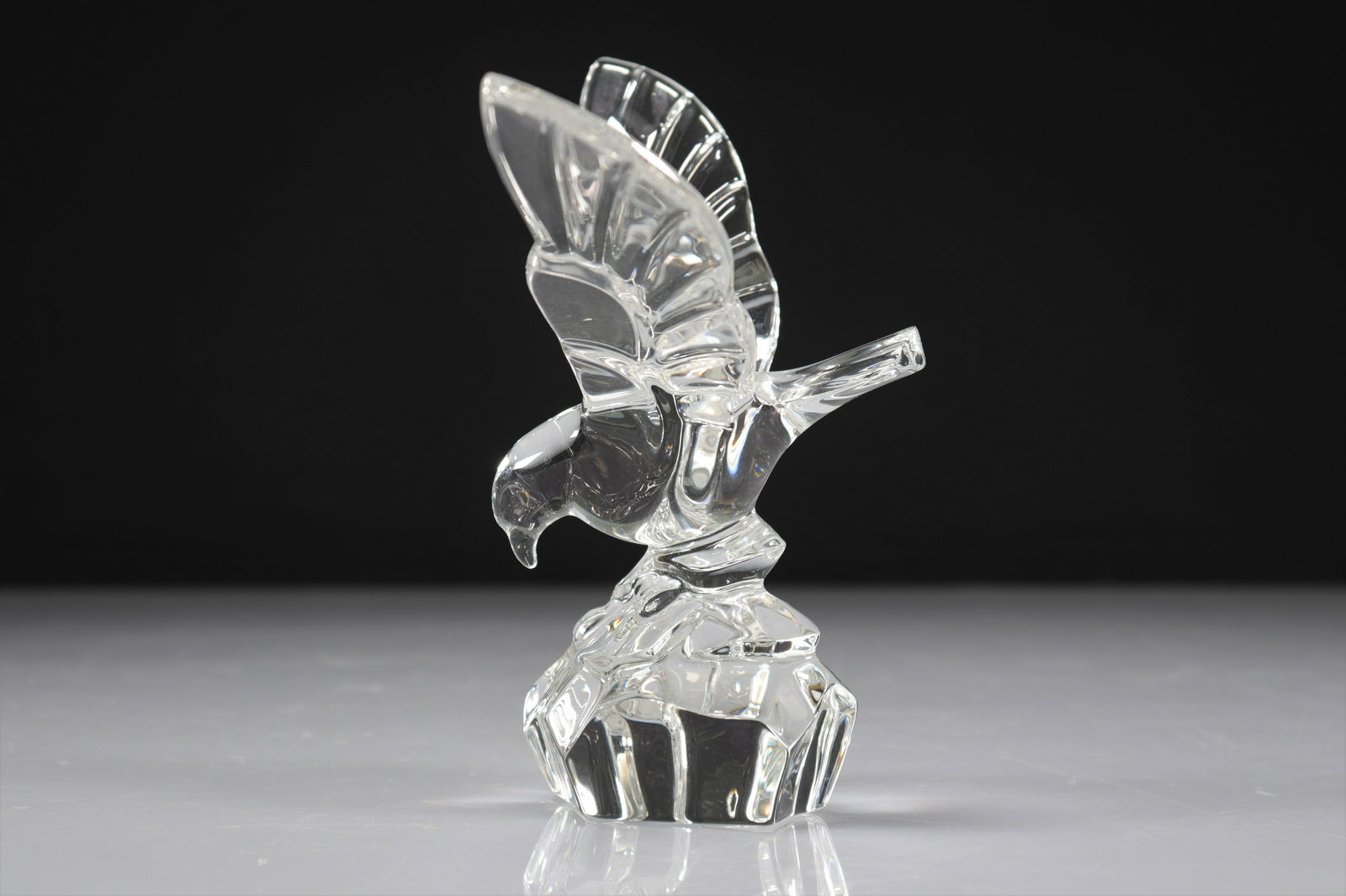 Val Saint-Lambert statue. Eagle: Val Saint-Lambert statue. Eagle - Weight: 540 g - Region: Belgique - Sizes: H 180 L 140 l 100 - Condition: good condition - Author / artist: Val Saint Lambert