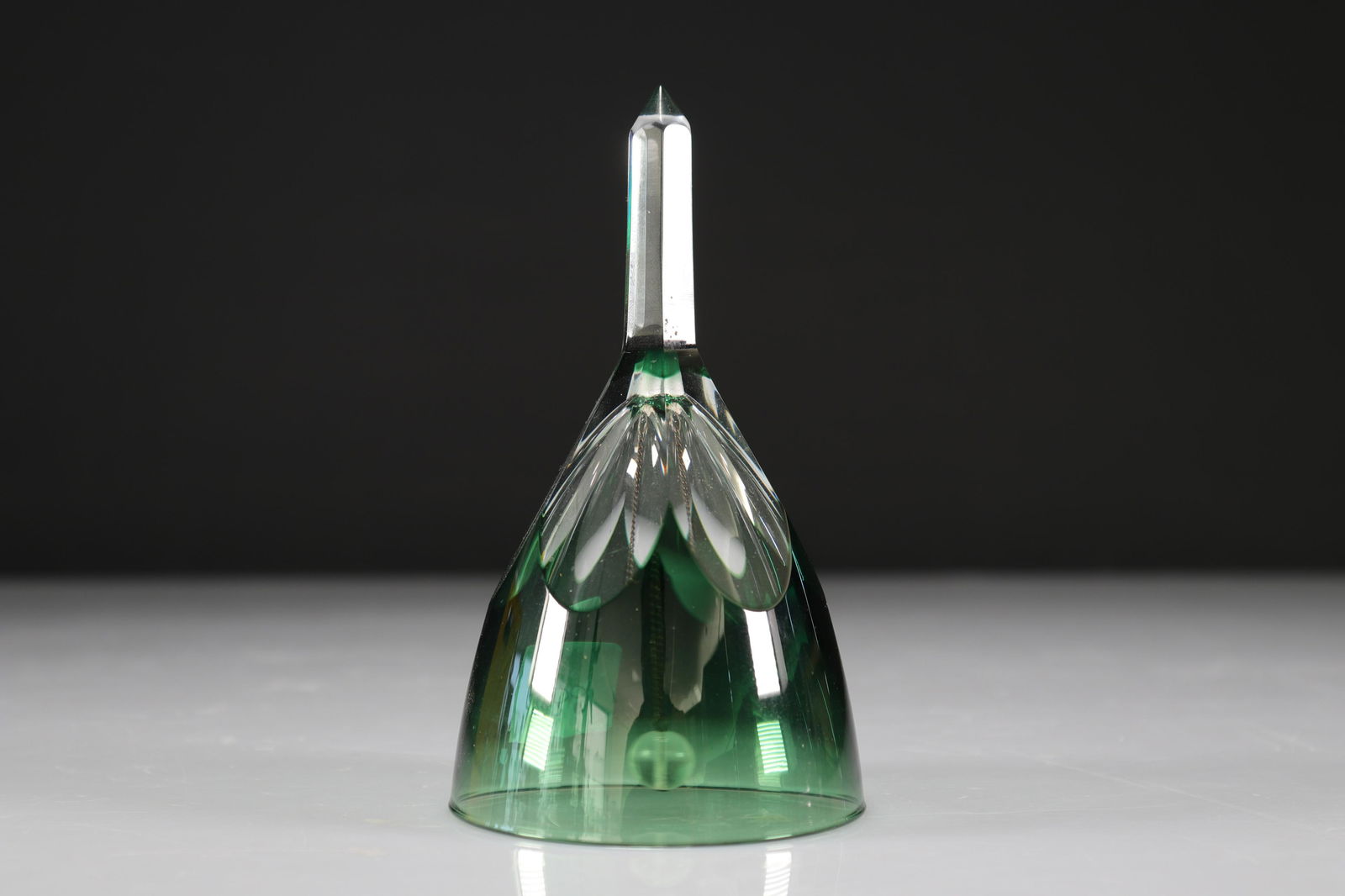 Bell Val Saint-Lambert: Bell Val Saint-Lambert - Weight: 160 g - Region: Belgique - Sizes: H 140 L 75 - Condition: good condition - Author / artist: Val Saint Lambert