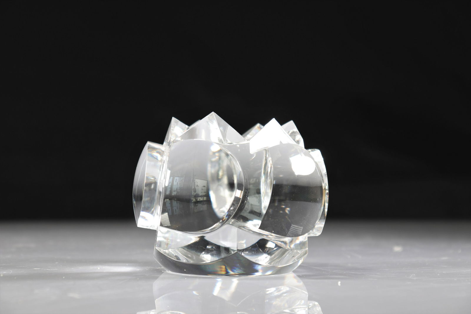 Paperweight. Val Saint-Lambert: Paperweight. Val Saint-Lambert - Weight: 1.51 kg - Sizes: H=80mm L=115mm - Condition: good condition - Author / artist: Val Saint Lambert