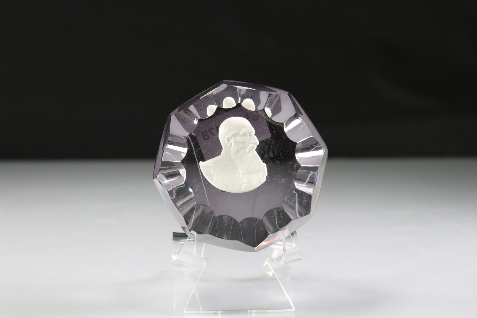 Paperweight. Val Saint-Lambert. Leopold II (1 of 2)