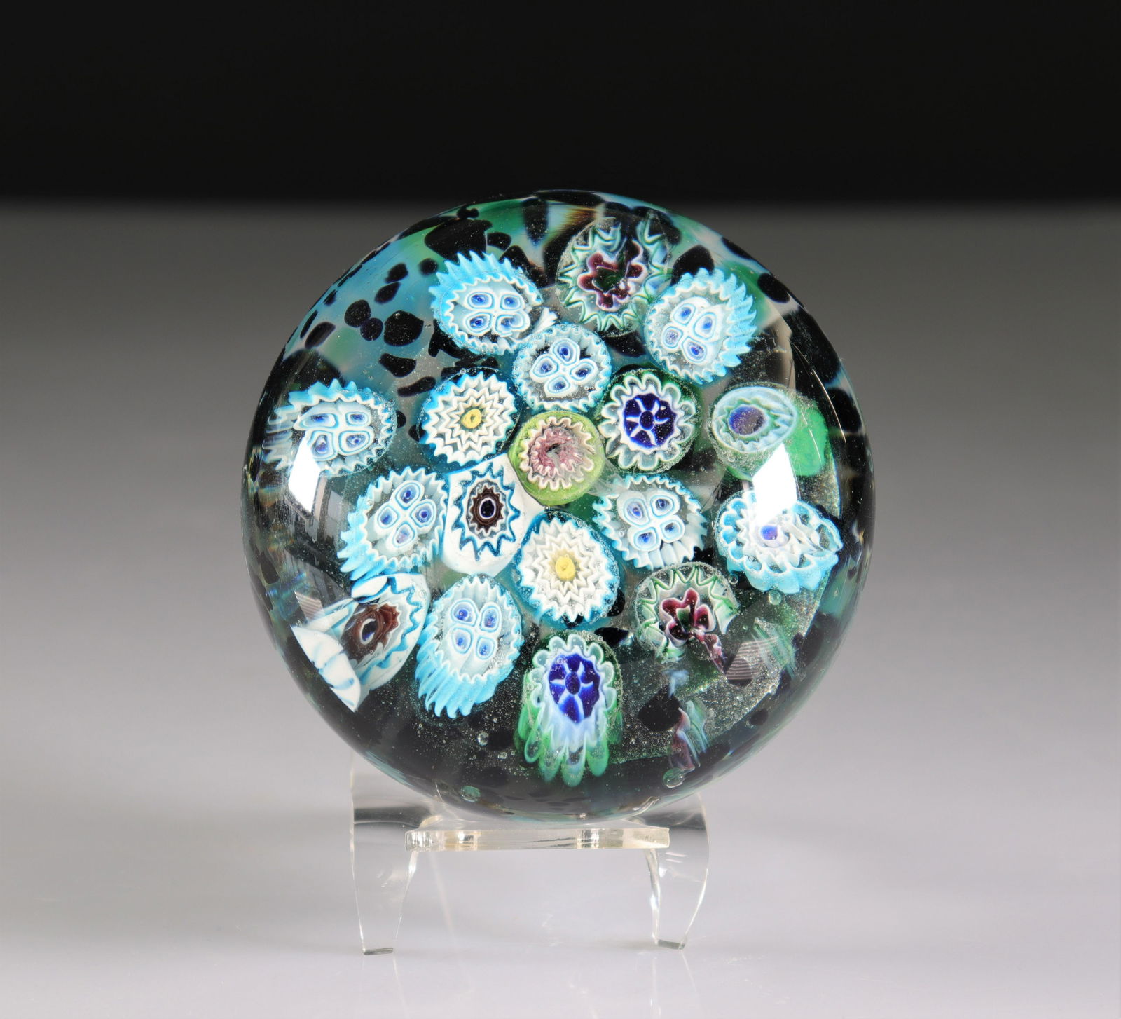 Val Saint-Lambert Paperweight (1 of 2)