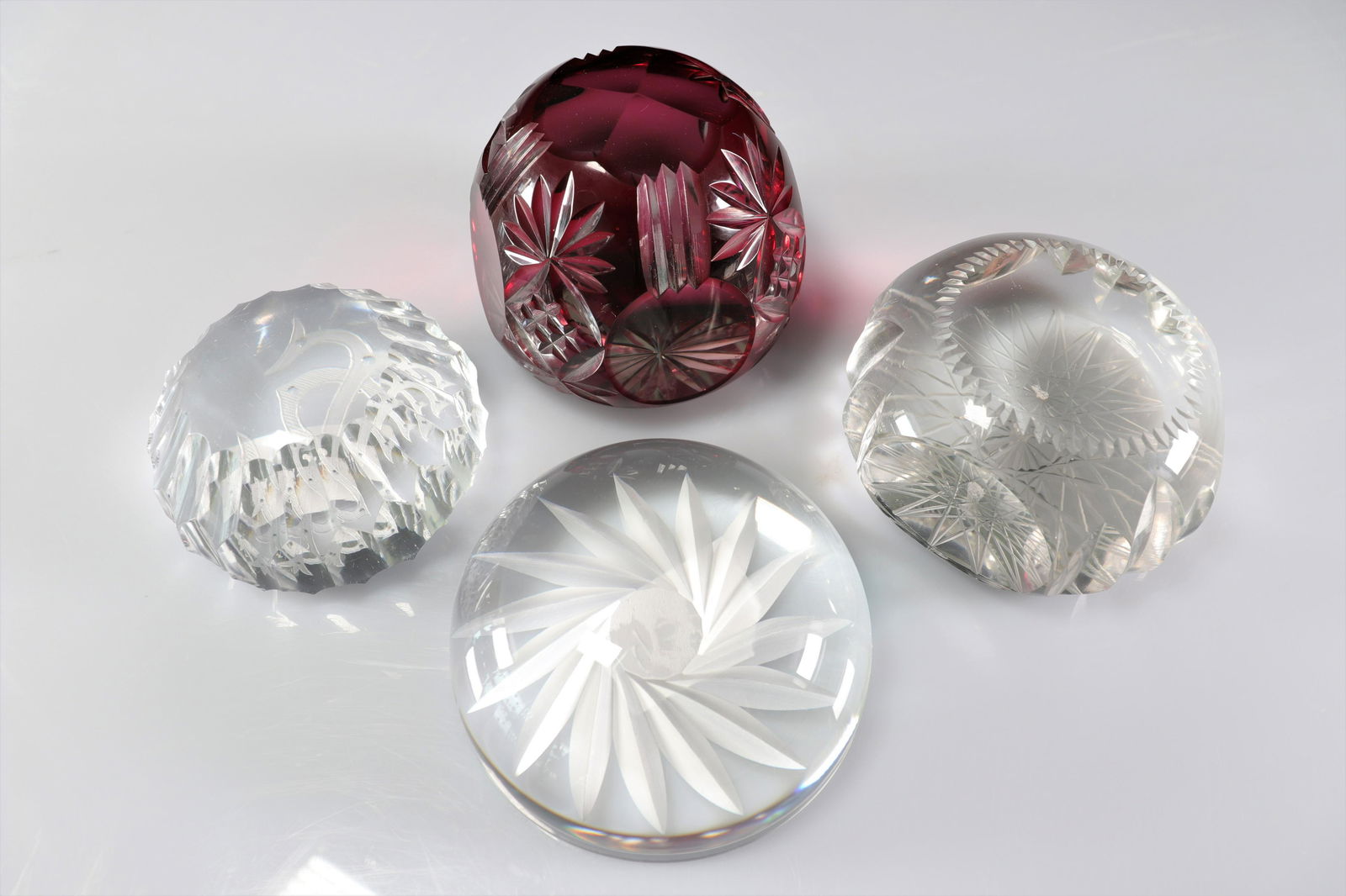Paperweight. Lot of 4 Val Saint-Lambert.: Paperweight. Lot of 4 Val Saint-Lambert. - Weight: 2.35 kg - Sizes: Divers - Condition: good condition - Author / artist: Val Saint Lambert