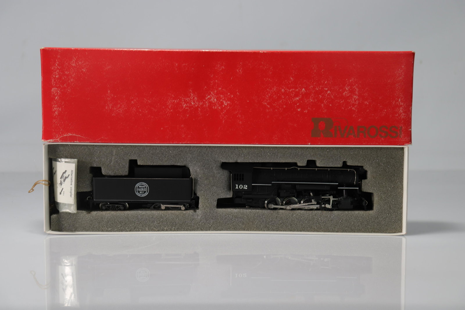 Rivarossi locomotive / Reference: 1271 / Type: locomotive 0-8-0 (8 Wheels Switcher): Rivarossi locomotive / Reference: 1271 / Type: locomotive 0-8-0 (8 Wheels Switcher) / Country: USA / Company: Indiana Harbor Belt Railroad / Color: Black / Tender: Yes / Notes: s): s): - Weight: 485 g