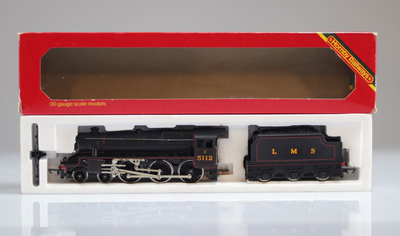 Hornby locomotive / Reference: R840 / Type: 4.6.0 Black Five Loco: Hornby locomotive / Reference: R840 / Type: 4.6.0 Black Five Loco / Country: UK / Company: LMS / Color: Black / Tender: Yes - Weight: 550 g - Sizes: L=260mm - Condition: At first glance - very good co