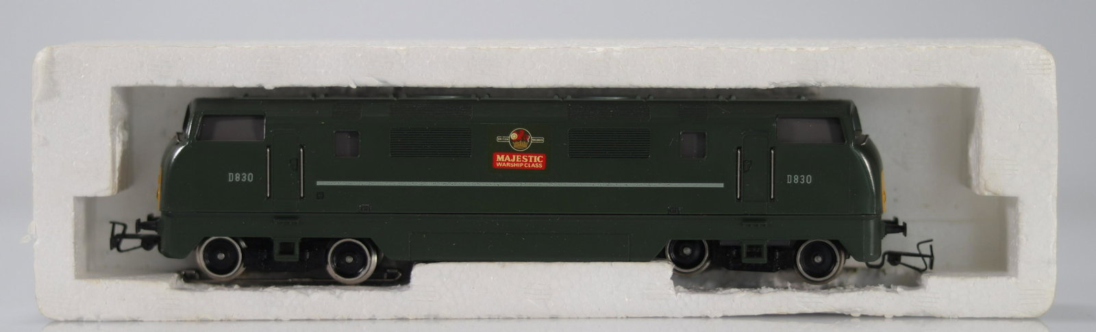Marklin locomotive / Reference: D830 / Type: D830 Warship Class Majestic: Marklin locomotive / Reference: D830 / Type: D830 Warship Class Majestic / Country: UK / Company: British Railway / Color: Green / Tender: No / Notes: (No Original Box: Schicht) - Weight: 400 g - Regi