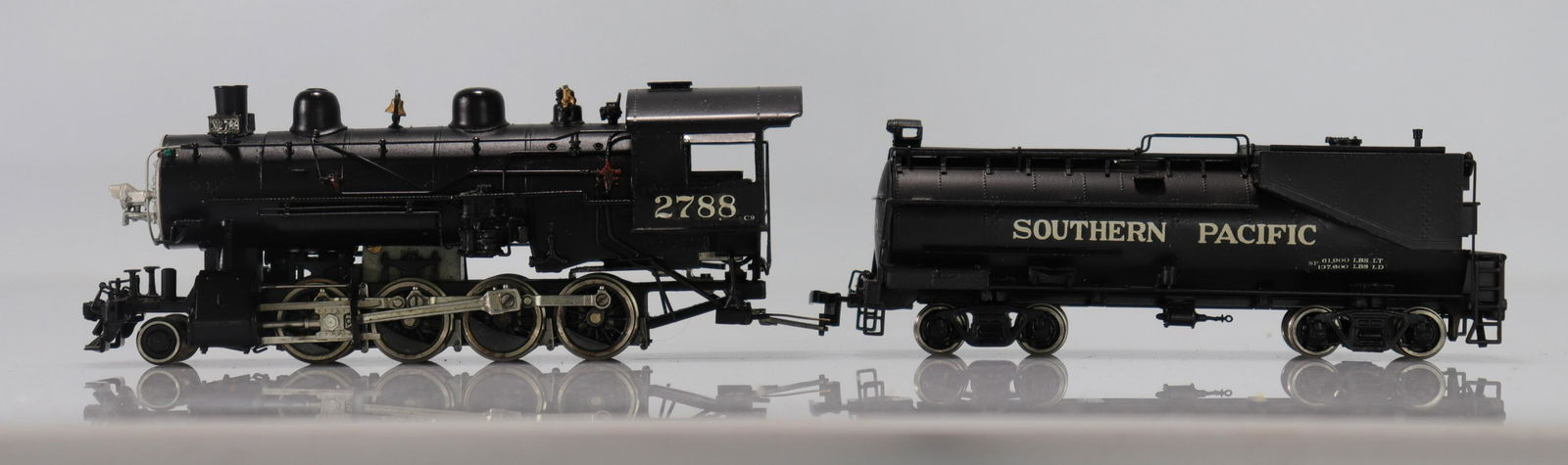 Balboa-Katsumi locomotive / Reference: 2788 / Type: Class C9 2-8-0 #2788: Balboa-Katsumi locomotive / Reference: 2788 / Type: Class C9 2-8-0 #2788 / Country: USA / Company: Southern Pacific / Color: Black / Tender: Yes - Weight: 745 g - Region: Amerique - Sizes: Avec boite=