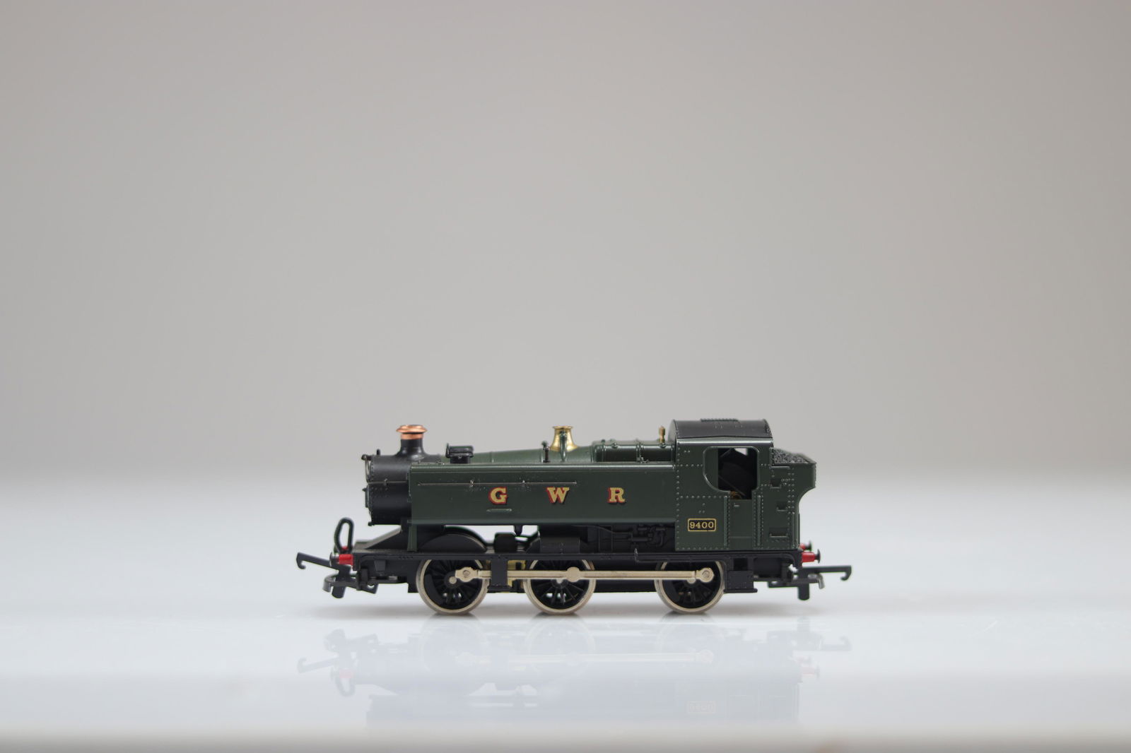 Lima locomotive / Reference: - / Type: locotender 0-6-0 #9400: Lima / Reference locomotive:? / Type: locotender 0-6-0 #9400 / Country: UK / Company: GWR / Color: Green / Black / Tender: No / Notes: No Origin - Weight: 234 g - Sizes: L=150mm - Condition: At first