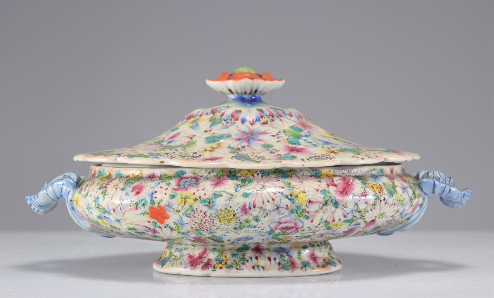 Porcelain vegetable dish decorated with a thousand flowers interior decorated with an imperial (1 of 5)