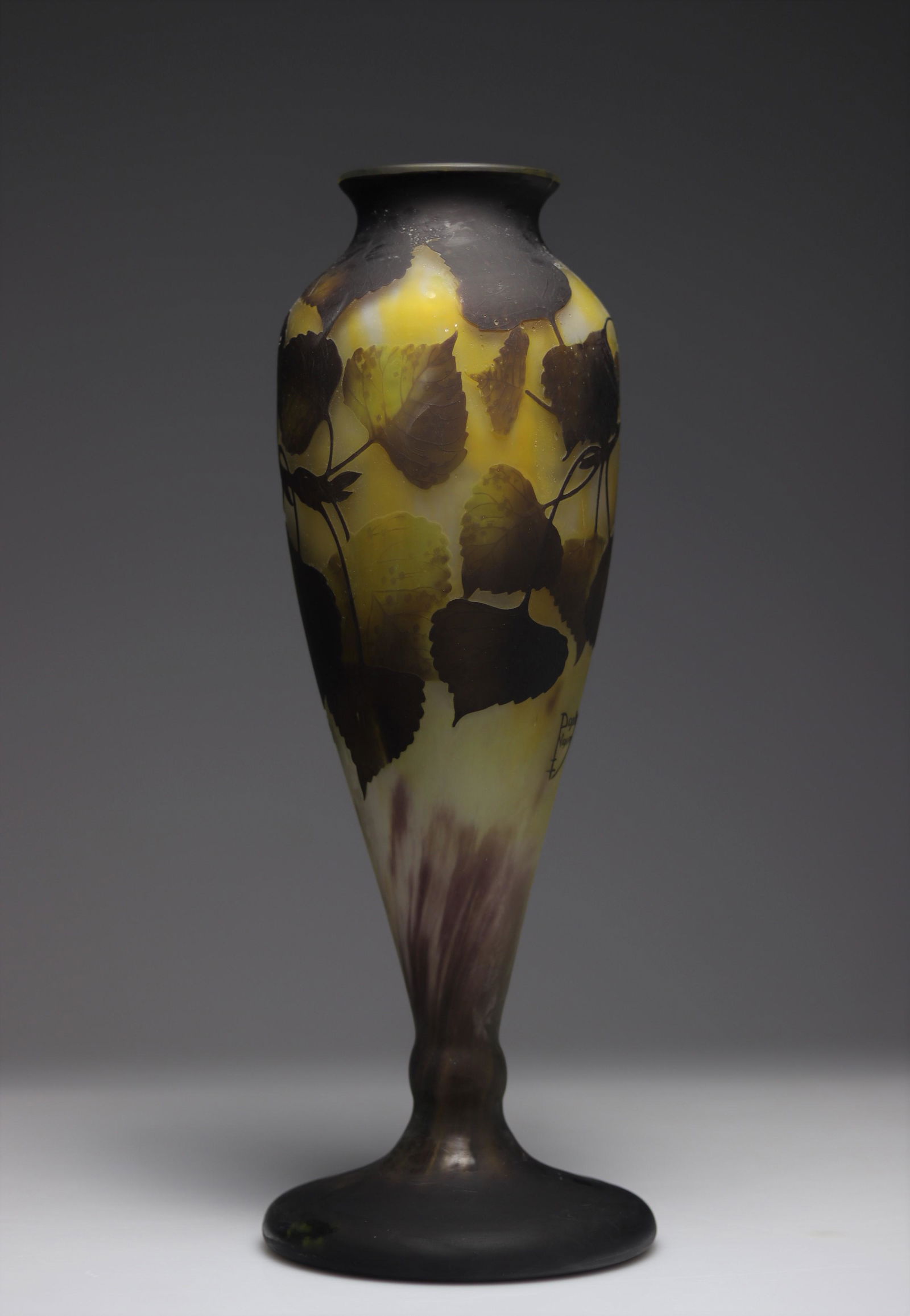 Large Daum Nancy vase decorated with plane tree leaves (1 of 4)