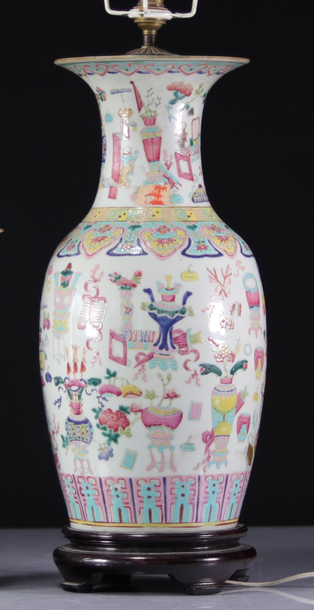 Chinese family rose porcelain vase: Chinese family rose porcelain vase - Weight: 9.00 kg - Shipping unavailable - Region: Chine - Sizes: H=700mm - At first glance: good condition - Condition details: Monte en lampe
