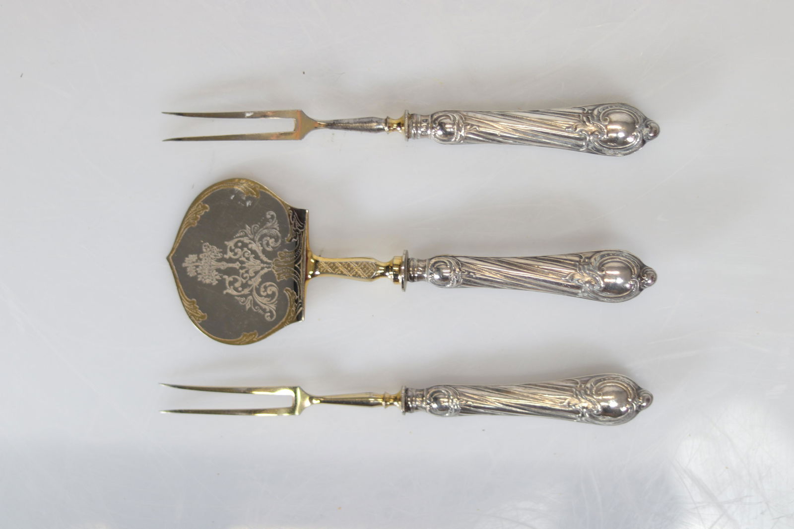 Silver serving cutlery (1 of 3)