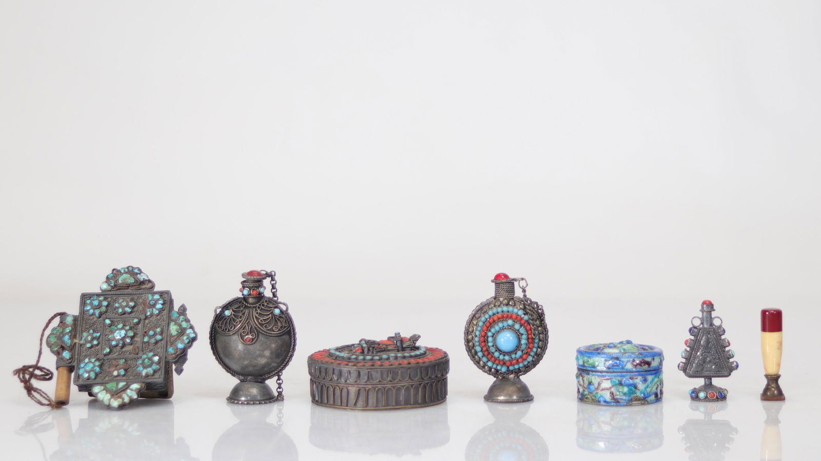 Lot (7) Asian objects in silverware and turquoise (1 of 3)