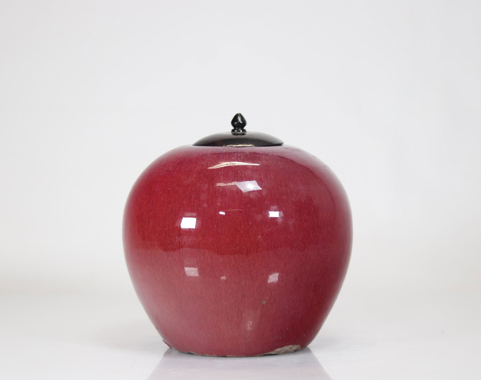 Ox blood porcelain covered pot: Ox blood porcelain covered pot - Weight: 2.32 kg - Shipping available - Region: Chine - Sizes: h 240mm l 240mm - At first glance: normal wear / patina of use