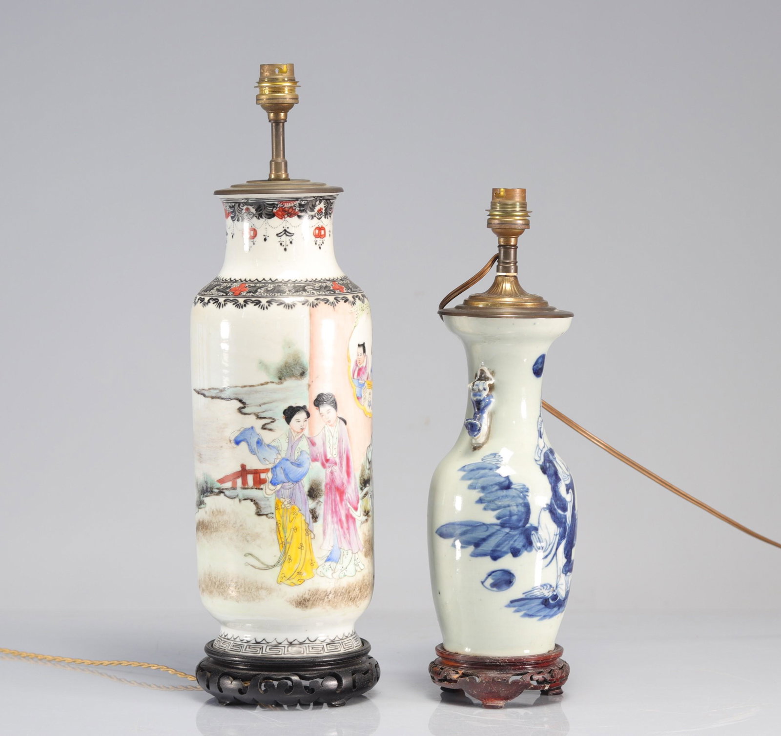 Chinese porcelain lamps (2): Chinese porcelain lamps (2) - Weight: 4.40 kg - Shipping unavailable - Region: Chine - Sizes: H 365 mm a 445 mm - At first sight: broken / damaged - Condition details: montes en lampes