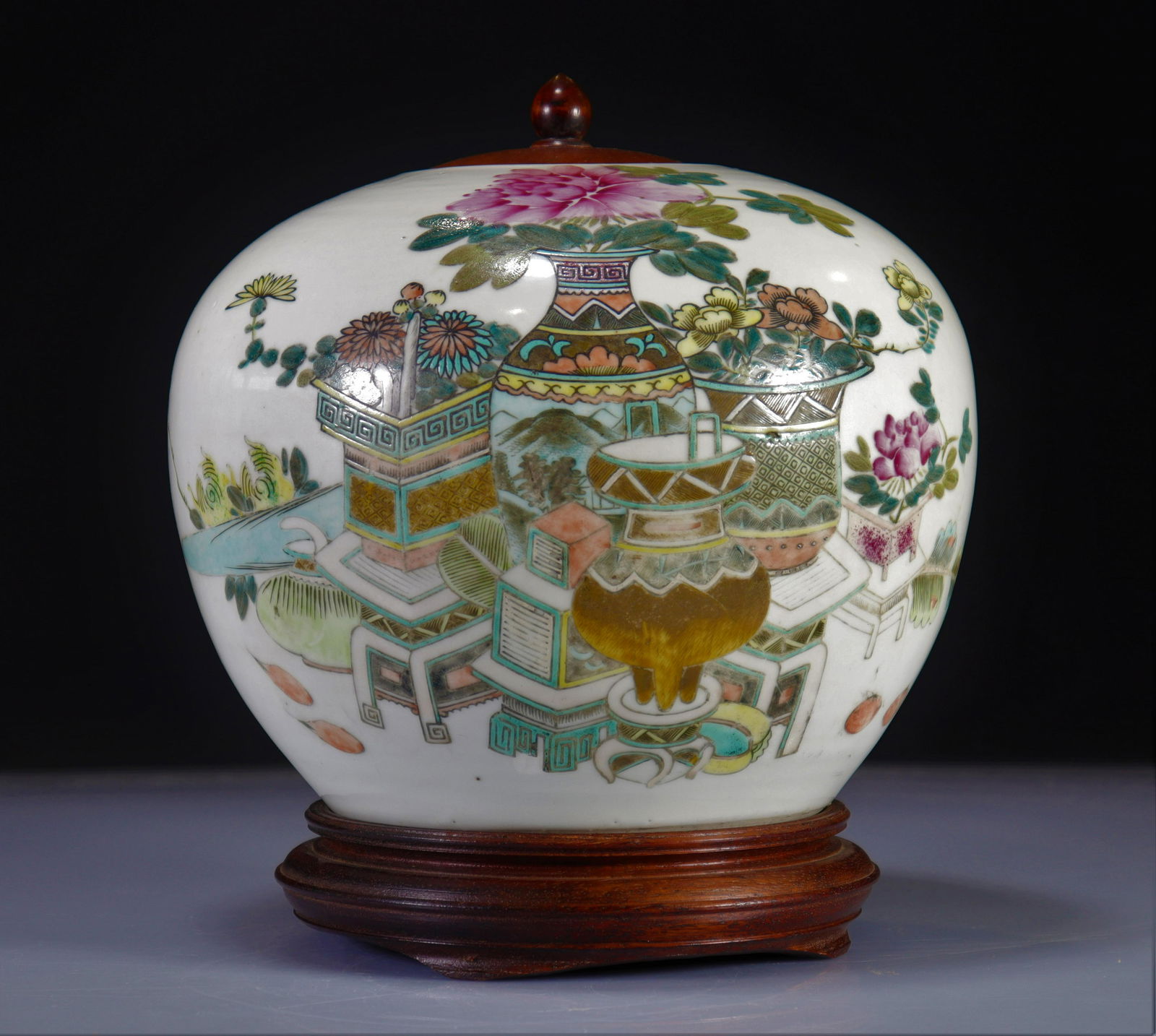 Potiche covered in Chinese porcelain around 1900 (1 of 3)