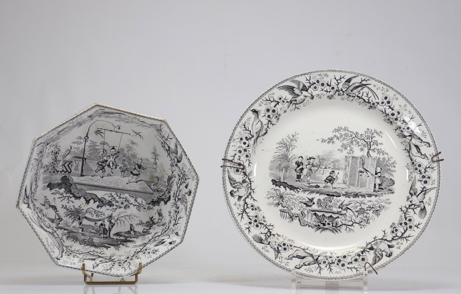 Boch Luxembourg in porcelain with Chinese decoration.: Boch Luxembourg in porcelain with Chinese decoration. - Weight: 1.35 kg - Shipping available - Region: Luxembourg - Sizes: Assiette D=320mm Bol D=245mm - At first sight: broken / damaged - Condition d