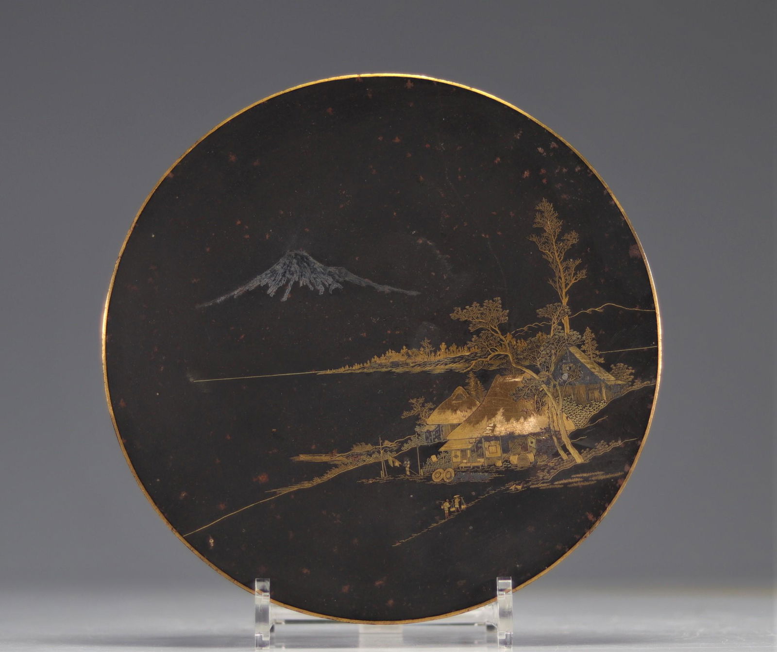 Beautiful Komai dish - dragonfly signature - Japan Meji period (1 of 2)