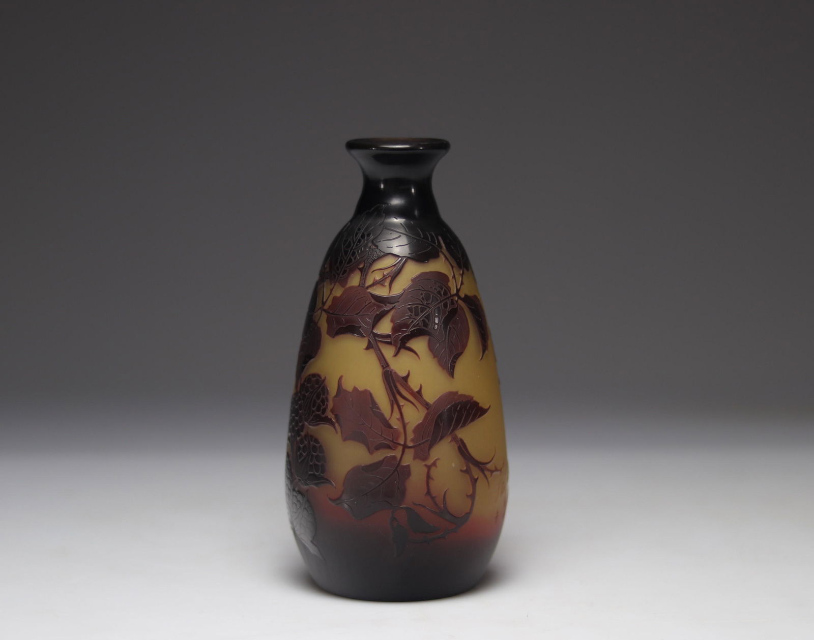 D'ARGENTAL Paul Nicolas vase with mulberry decor (1 of 6)
