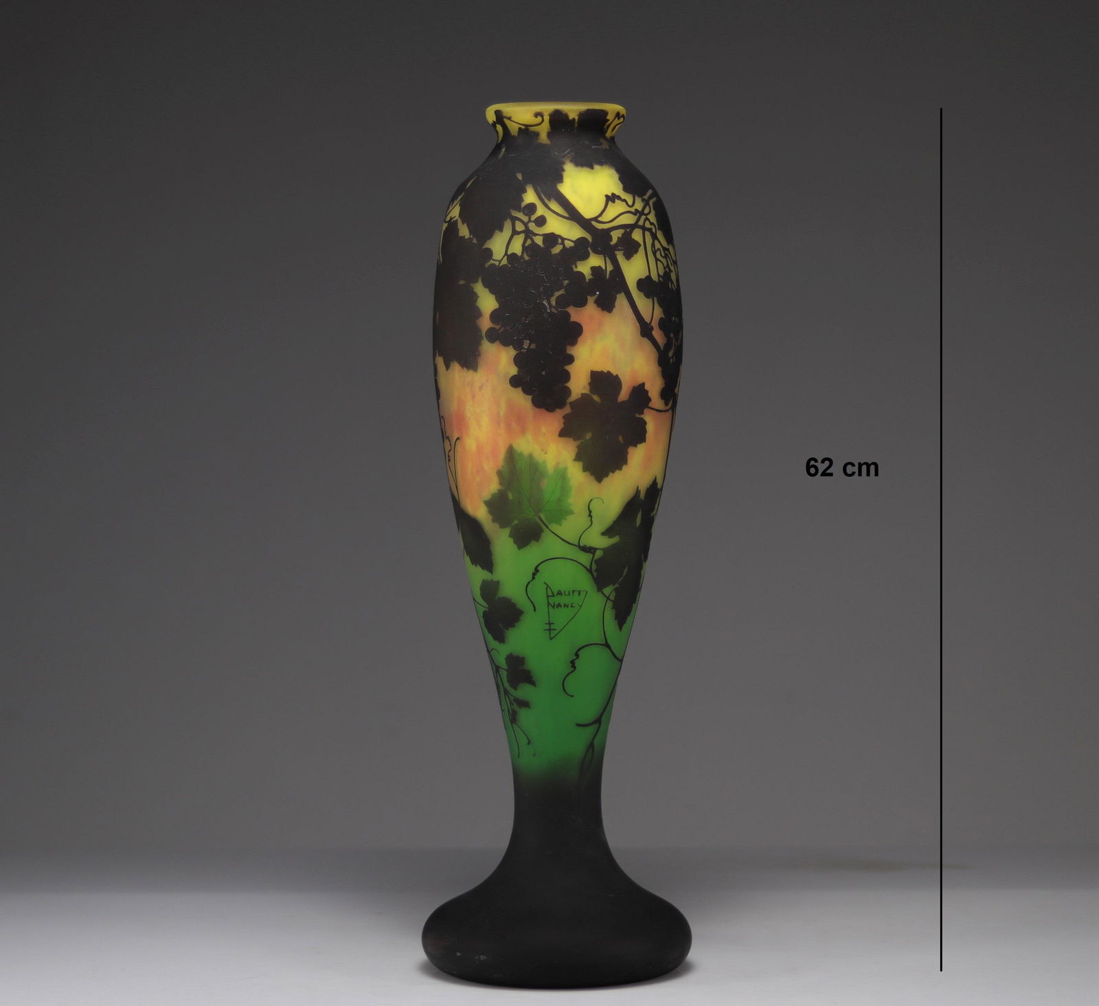 Daum Nancy imposing vase decorated with vines and grapes (1 of 6)