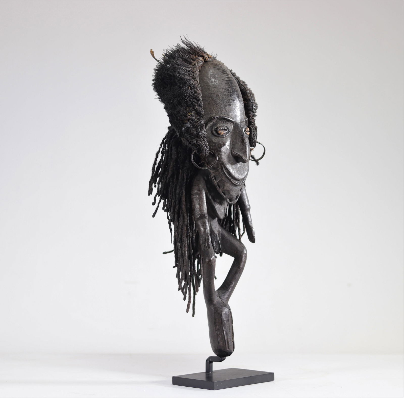 Oceanic art carved character (1 of 3)