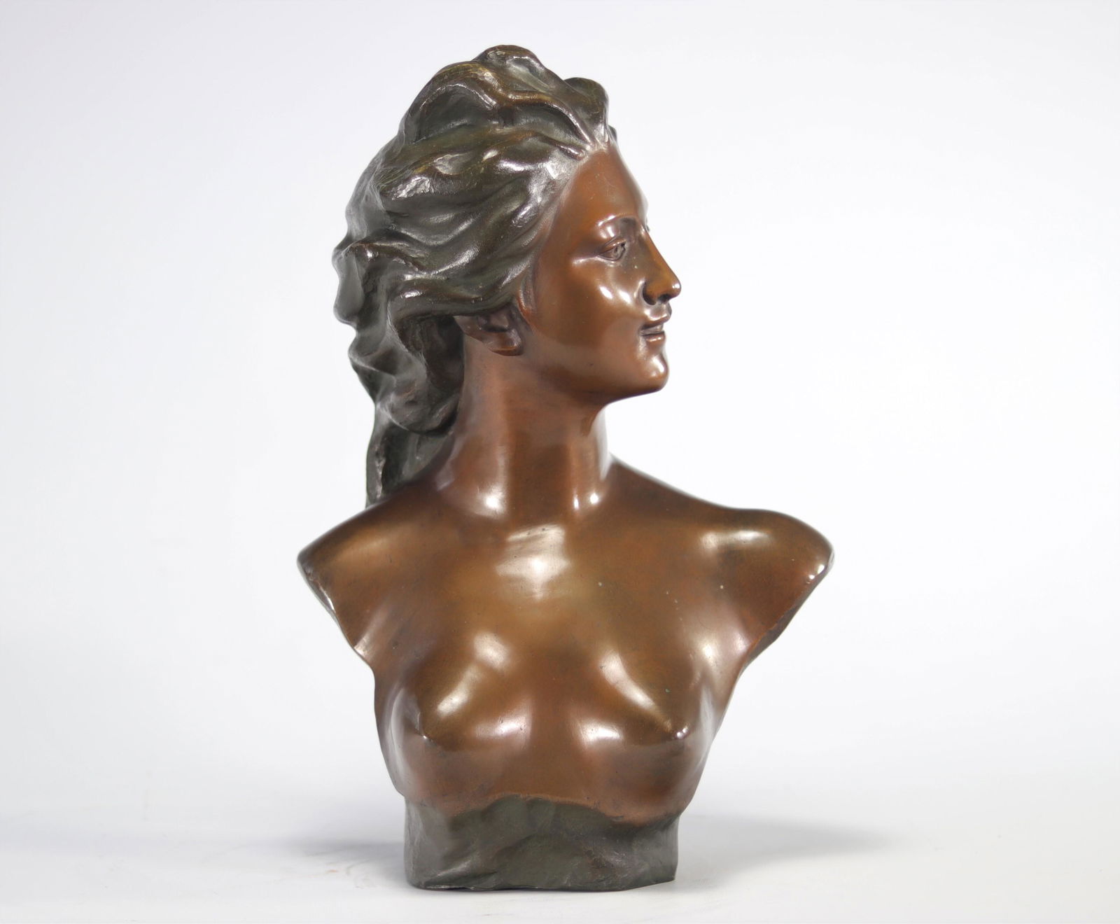 Jef LAMBEAUX (1852-1908) bust of young woman in bronze: Jef LAMBEAUX (1852-1908) bust of young woman in bronze - Weight: 8.40 kg - Shipping available - Region: Belgique - Sizes: H 430 mm x L 260 mm - At first glance: very good condition - Author / artist: