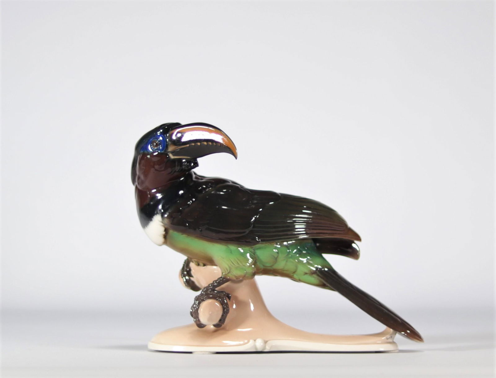 Nymphenburg porcelain in the shape of a Toucanet koulik - sign LCF (Ludwig Carl Frenzel) - early (1 of 3)