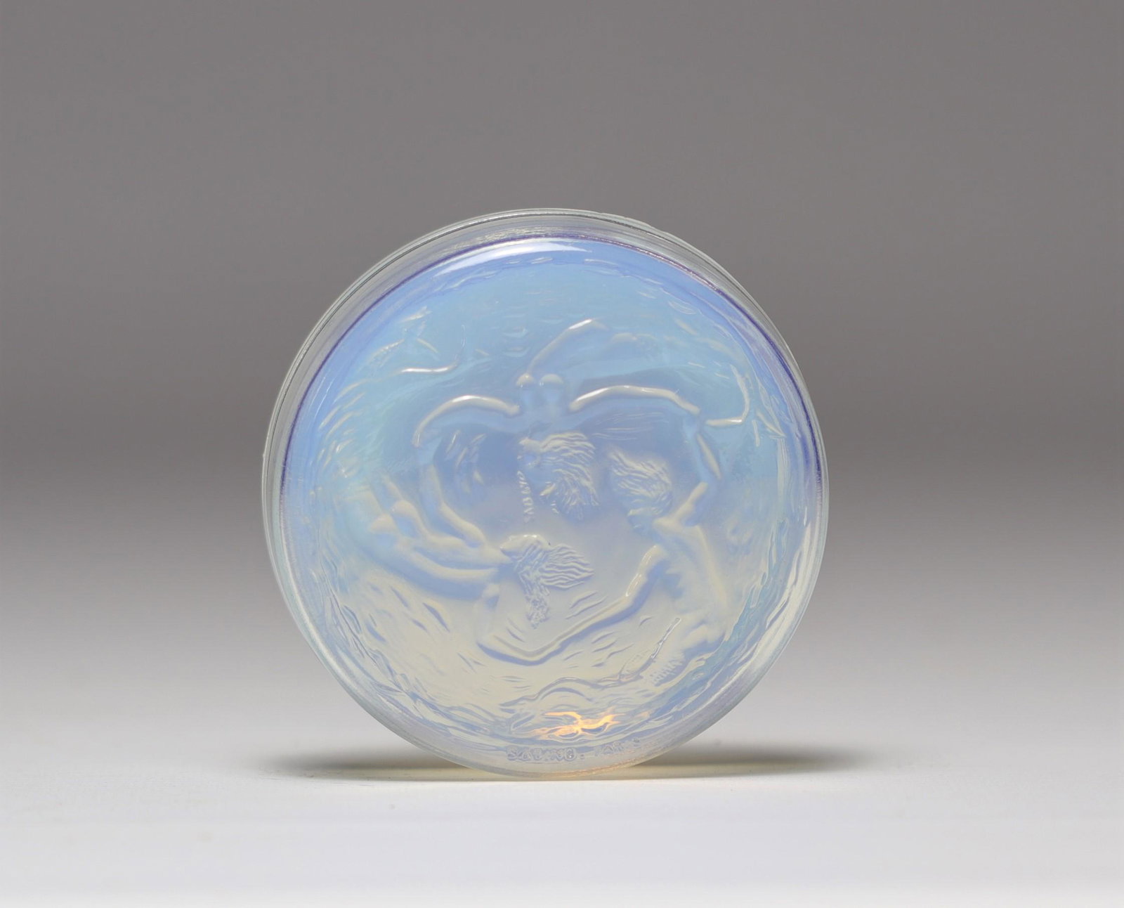 Sabino opalescent covered box decorated with mermaids: Sabino opalescent covered box decorated with mermaids - Weight: 215 g - Shipping available - Region: France - Sizes: H 28mm x D 90mm - At first glance: good condition
