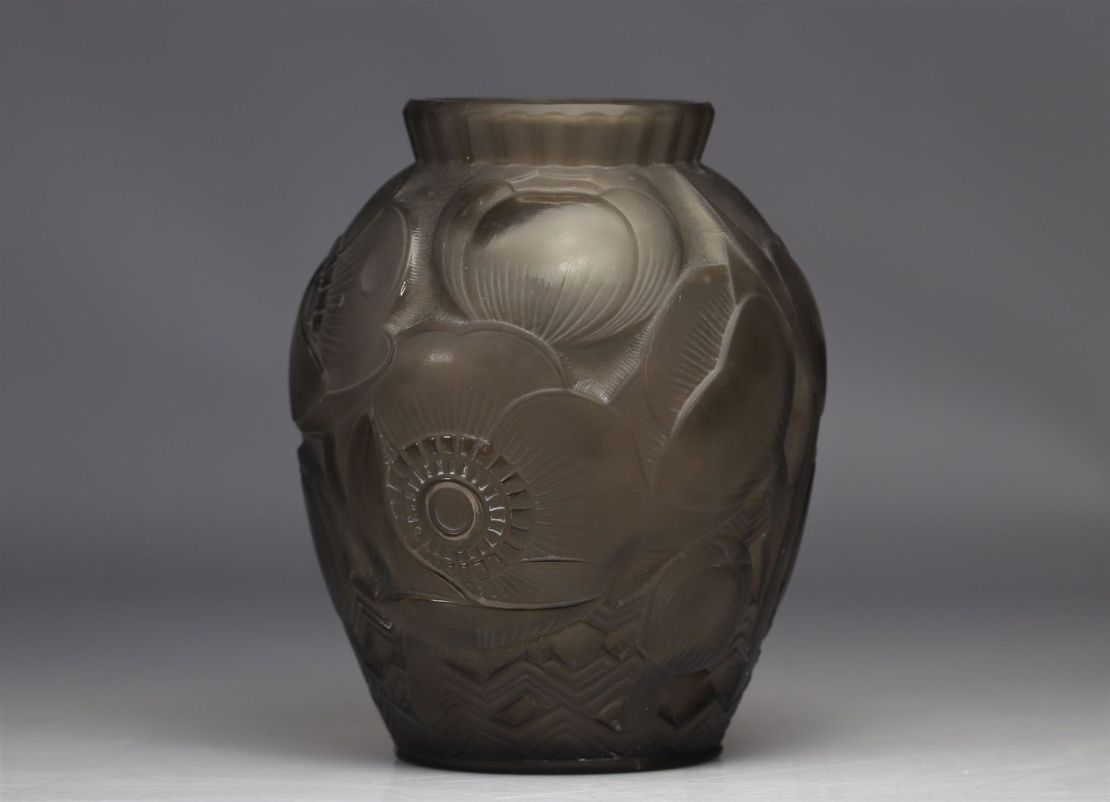 Pierre D'AVESN (Pierre GIRE dit, 1901-1991) Art Deco gray mauve vase with stylized flower motifs (1 of 4)