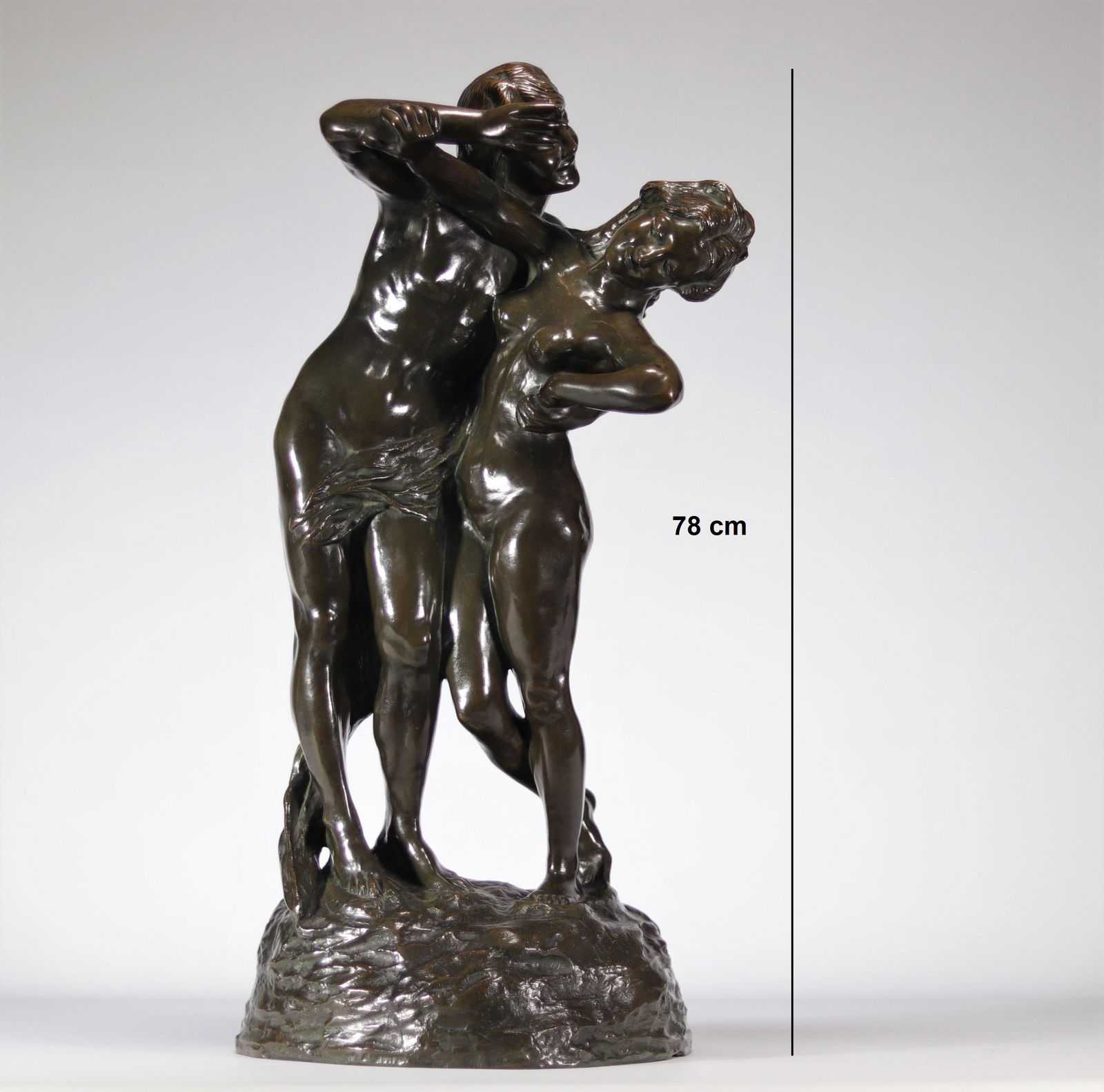 Jef LAMBEAUX (1852-1908) Rare large bronze statue "young women intertwined": Jef LAMBEAUX (1852-1908) Rare large bronze statue "young women intertwined" - Weight: 31.00 kg - Shipping unavailable - Region: Belgique - Sizes: H 800 mm x L 400 mm - At first glance: good condition