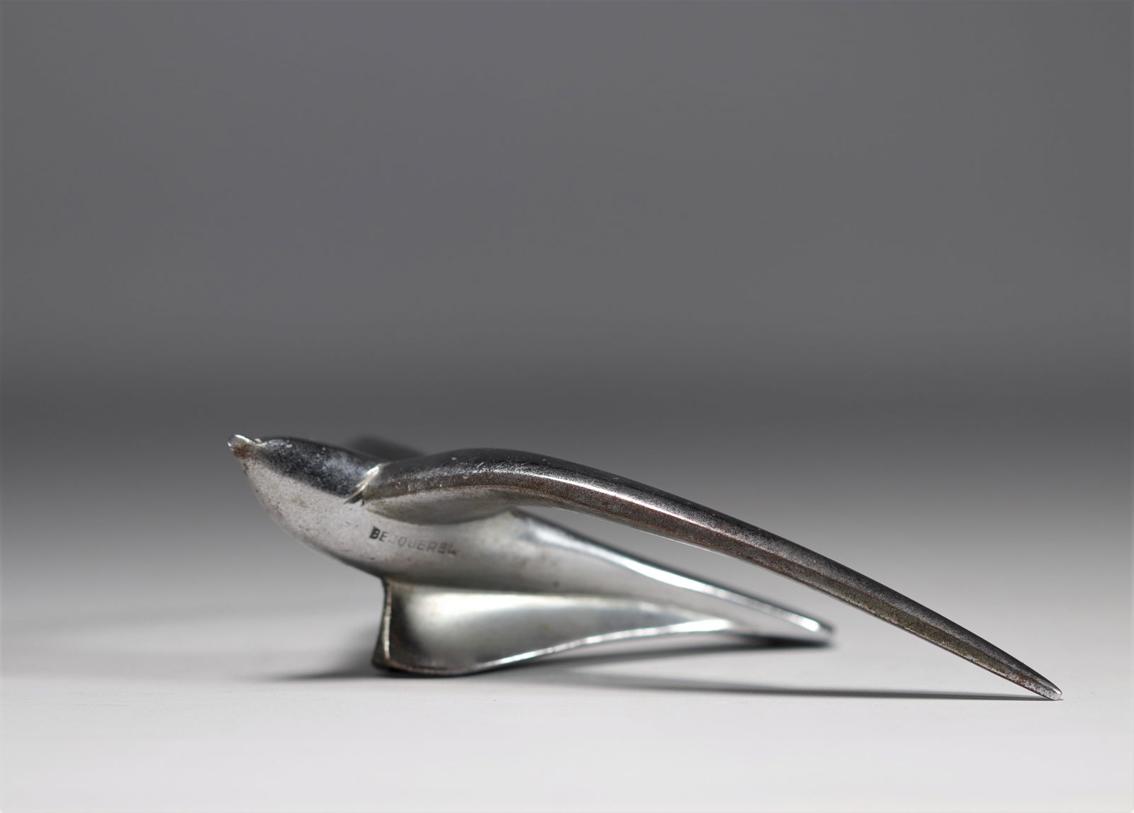 Andre Vincent BECQUEREL (1893-1981) Radiator mascot in the shape of a bird with outstretched wings: Andre Vincent BECQUEREL (1893-1981) Radiator mascot in the shape of a bird with outstretched wings - Weight: 620 g - Shipping available - Region: francais - Sizes: H 50 MM L 225 MM - At first glance: