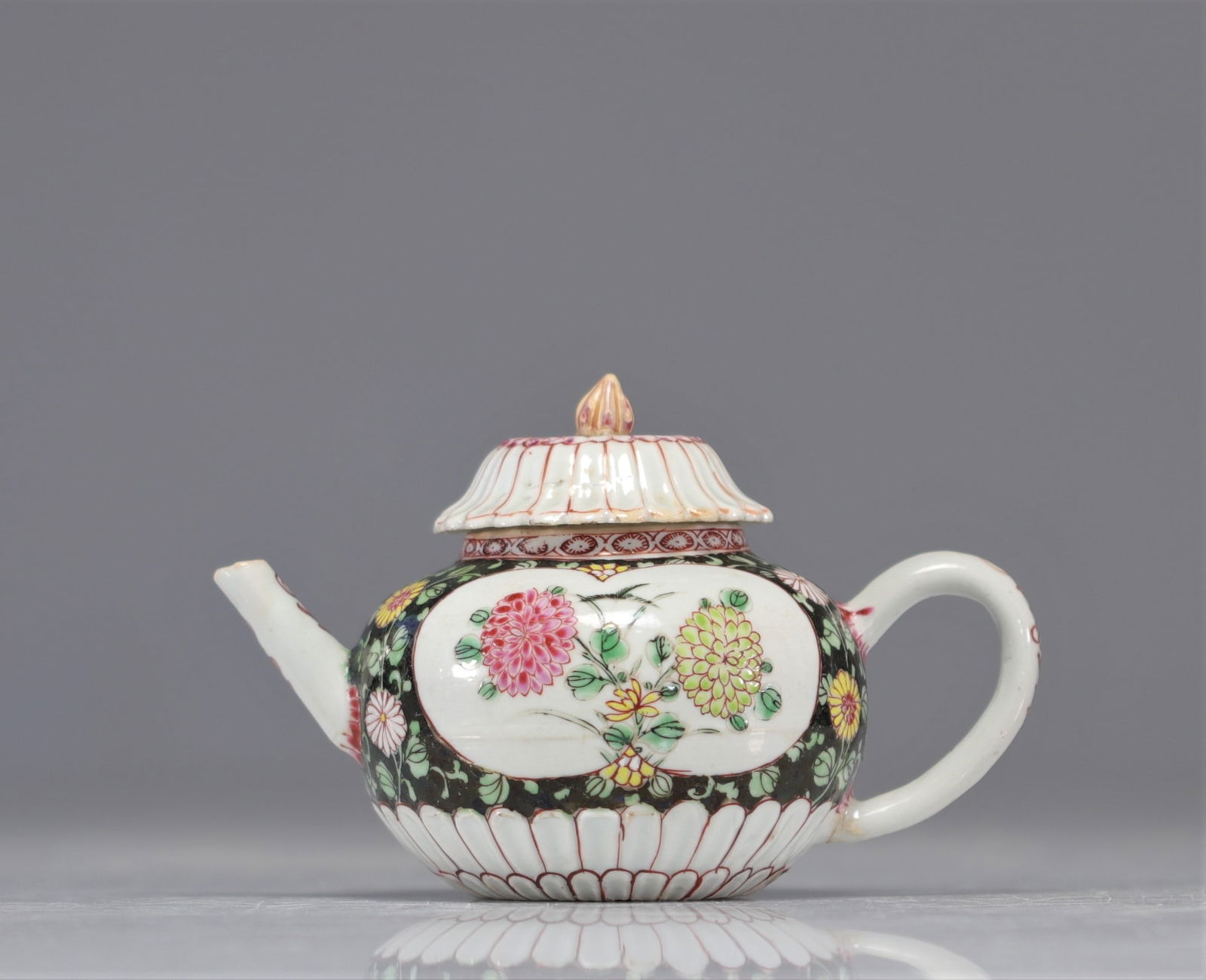 Famille rose porcelain teapot with flower design (1 of 5)