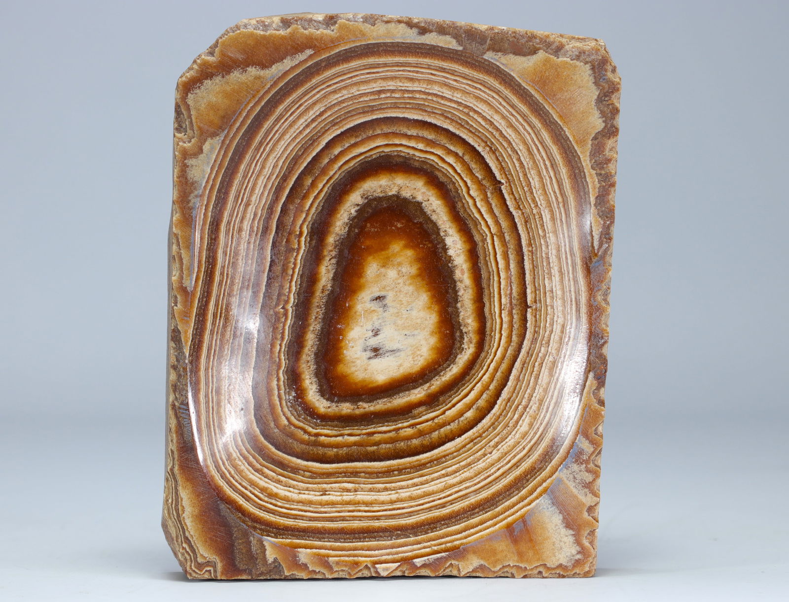 Decorative dish in aragonite calcite (1 of 2)