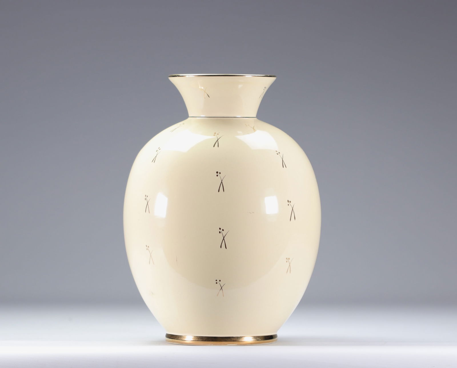 VILLEROY & BOCH Septfontaines, beige earthenware vase with gold motifs (1 of 3)