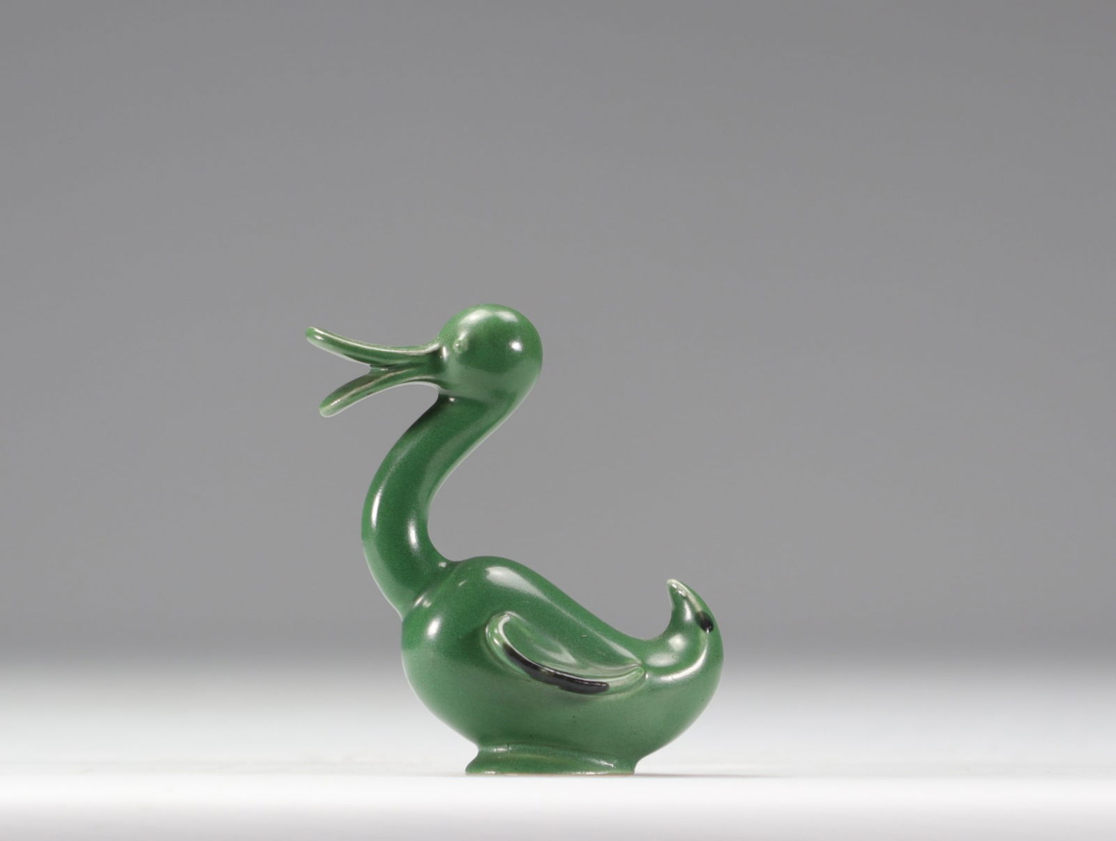 VILLEROY & BOCH Septfontaines, green earthenware duck: VILLEROY & BOCH Septfontaines, green earthenware duck - Weight: 90 g - Shipping unavailable - Region: Luxembourg - Sizes: H 105 mm x L 100 mm - At first glance: good condition