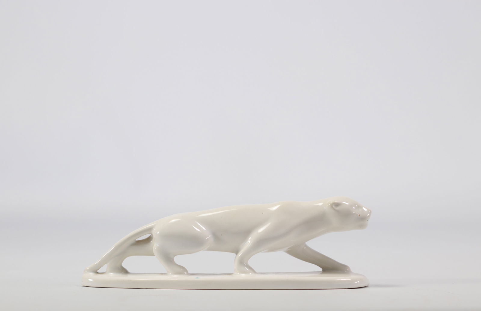 VILLEROY & BOCH Septfontaines, white panther in earthenware: VILLEROY & BOCH Septfontaines, white panther in earthenware - Weight: 425 g - Shipping available - Region: Luxembourg - Sizes: h 85 mm l 250 mm - At first glance: good condition