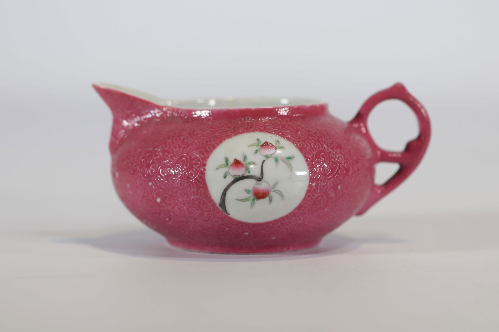 Gieskanne aus Porzellan China Familie rosa mit Pfirsichdekor (1 of 5)