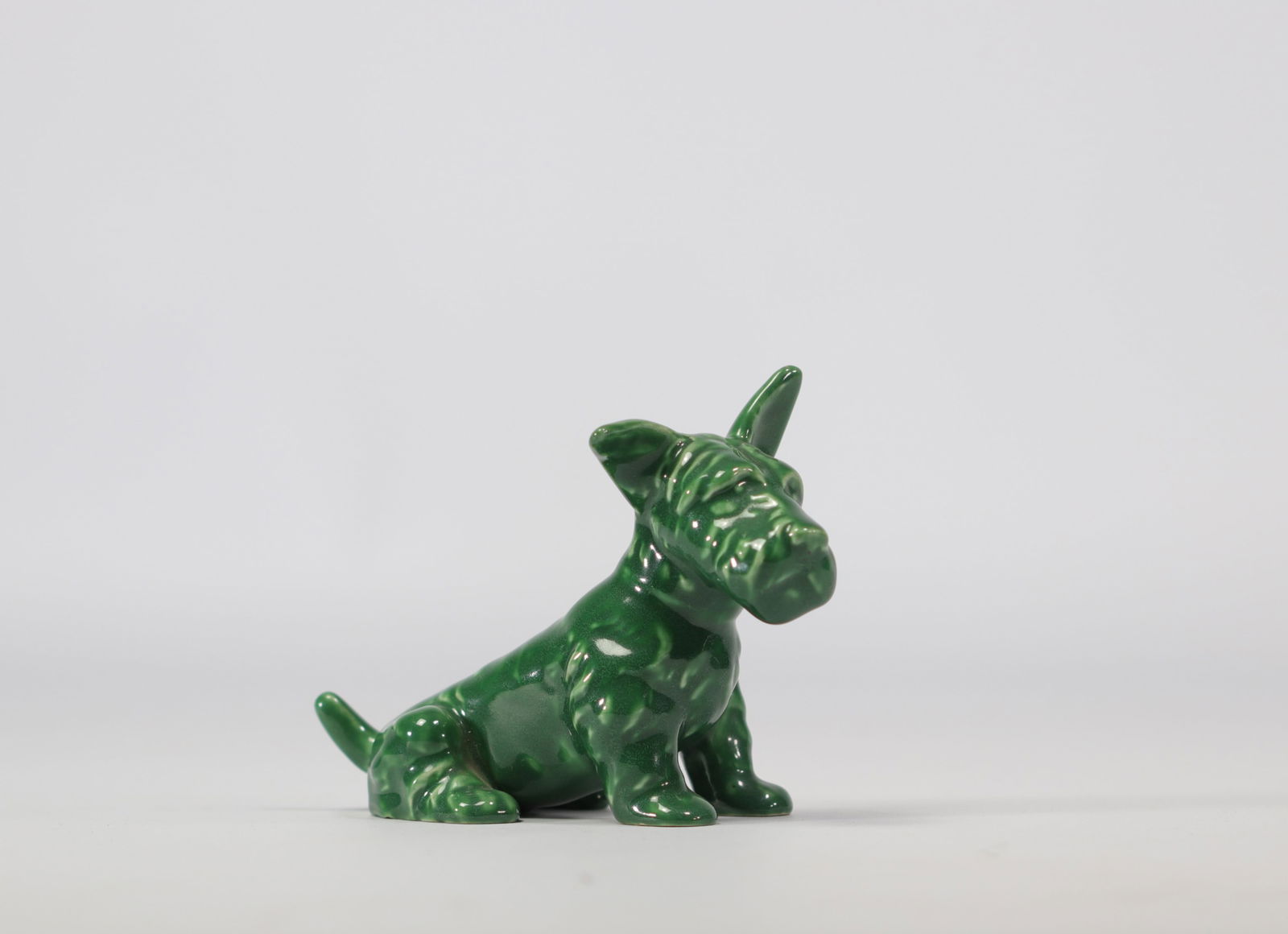 VILLEROY & BOCH Septfontaines, green seated dog in earthenware (1 of 4)