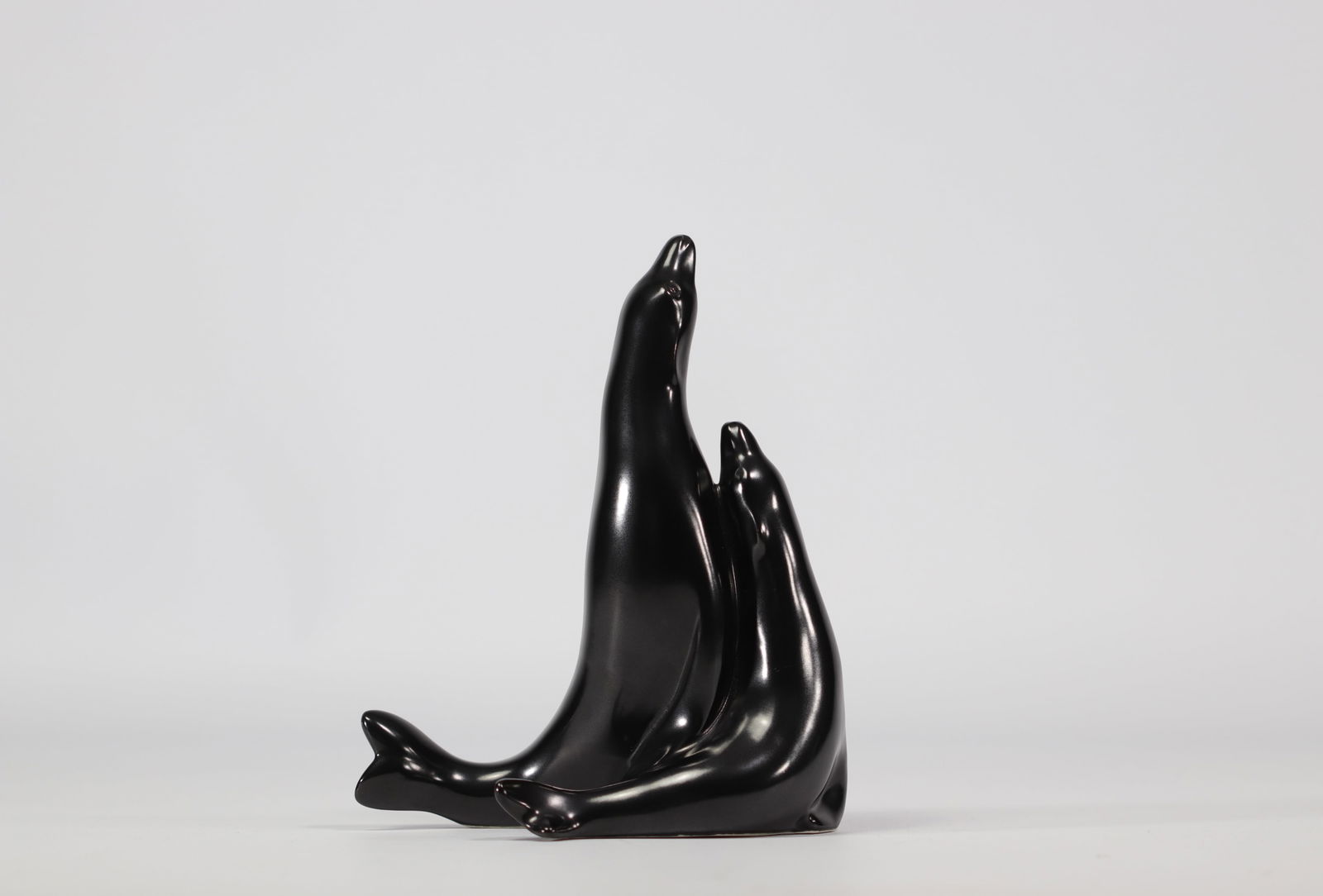 VILLEROY & BOCH Septfontaines, pair of black seals in earthenware: VILLEROY & BOCH Septfontaines, pair of black seals in earthenware - Weight: 320 g - Shipping unavailable - Region: Luxembourg - Sizes: h 210 mm l 170 mm - At first glance: good condition