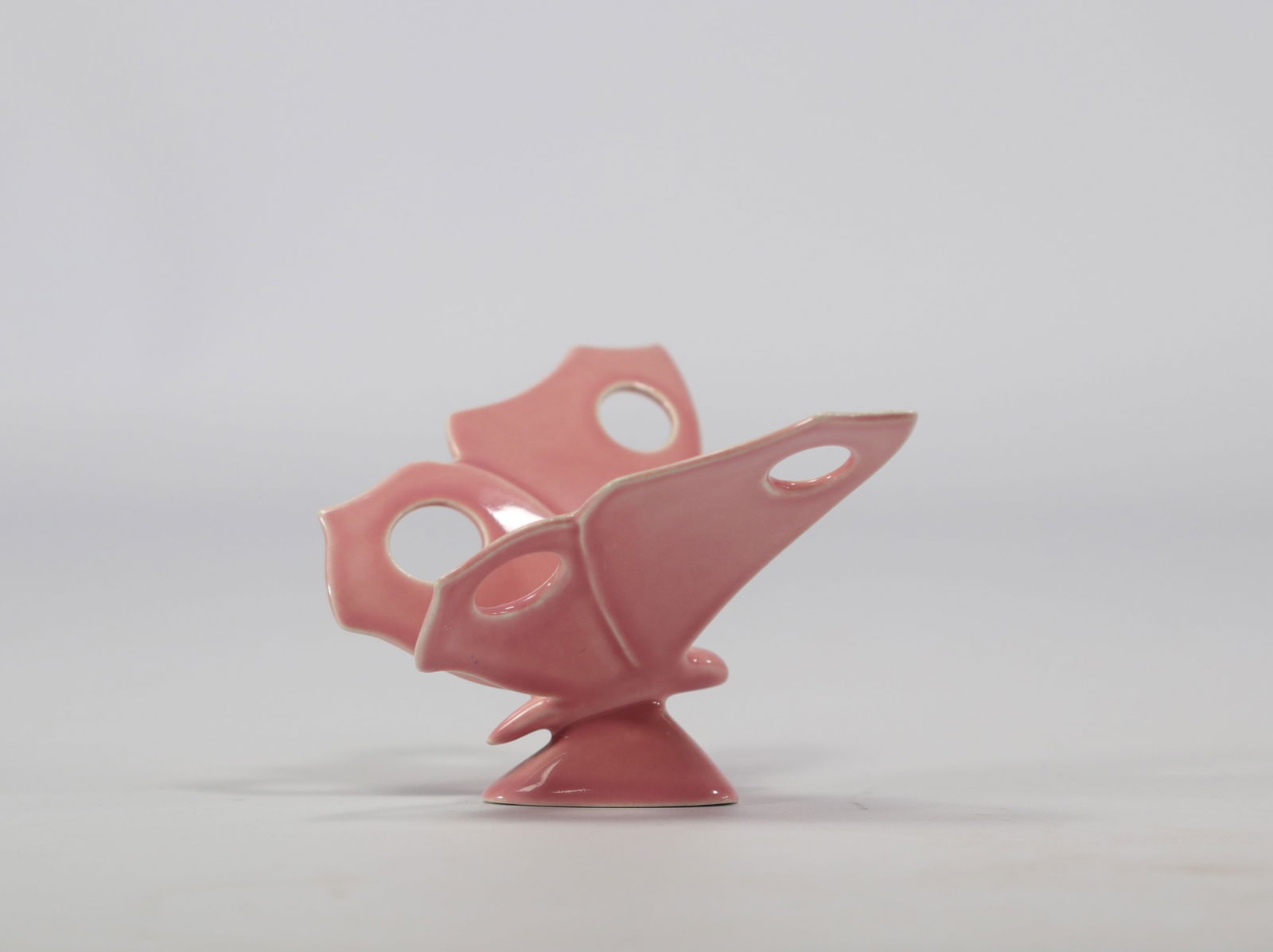 VILLEROY & BOCH Septfontaines, pink earthenware butterfly: VILLEROY & BOCH Septfontaines, pink earthenware butterfly - Weight: 120 g - Shipping unavailable - Region: Luxemburg - Sizes: h 100 mm l 150 mm - At first glance: good condition