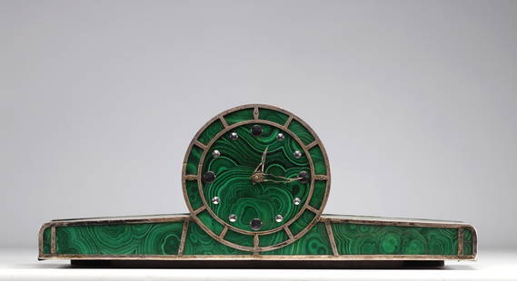 Imposing art deco clock in malachite and silver ca 1930: Imposing art deco clock in malachite and silver ca 1930 - Weight: 12.90 kg - Shipping unavailable - Sizes: H 240 mm x L 625 mm x P 145 mm - At first glance: normal wear / patina of use