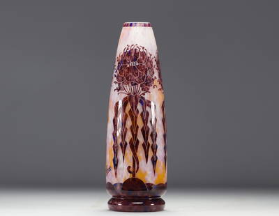 Le Verre Francais Art Deco acid-etched vase decorated with flowers: Le Verre Francais Art Deco acid-etched vase decorated with flowers - Weight: 1.55 kg - Shipping available - Region: France - Sizes: H 360 mm x D 120 mm