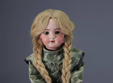 Heinrich HANDWERK - Bisque head doll n° 21/2, talking mechanism, in original clothes, 1876-1920. (1 of 2)