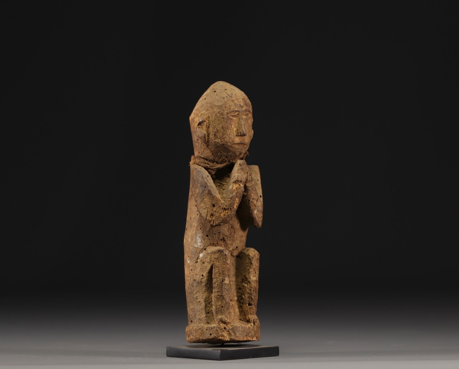 Dolpo figure -Nepal: Dolpo figure -Nepal - Weight: 500 g - Shipping available - Region: Nepal - Sizes: H 245MM X L 70MM - At first glance: good condition