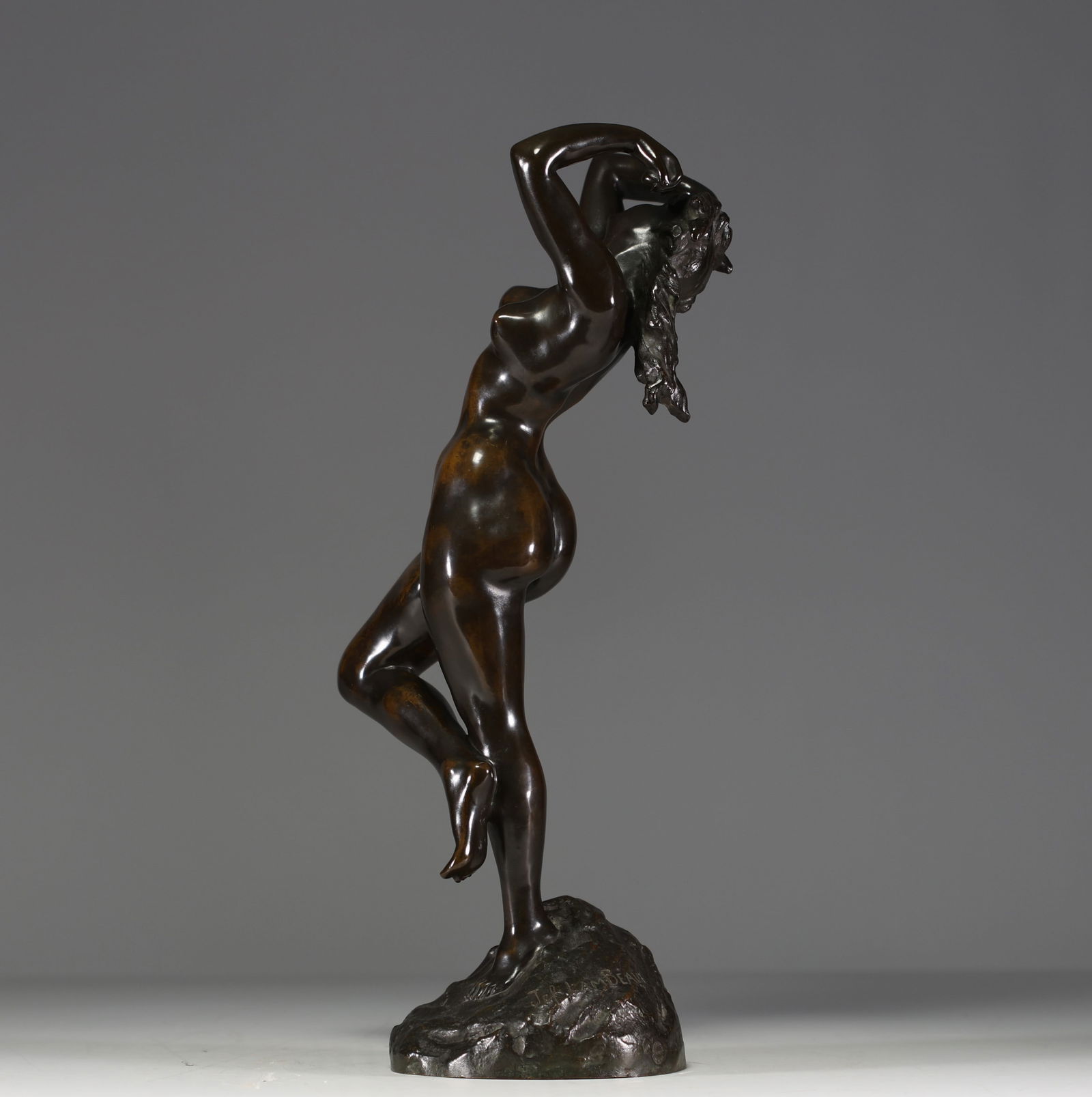 Jef LAMBEAUX (1852-1908) ‘La danseuse’ Bronze with shaded brown patina, signed on the base and: Jef LAMBEAUX (1852-1908) ‘La danseuse’ Bronze with shaded brown patina, signed on the base and foundry stamp ‘Usines Vojave a Bruxelles’. at first glance: no defects - Weight: 10.45 kg - Shipp